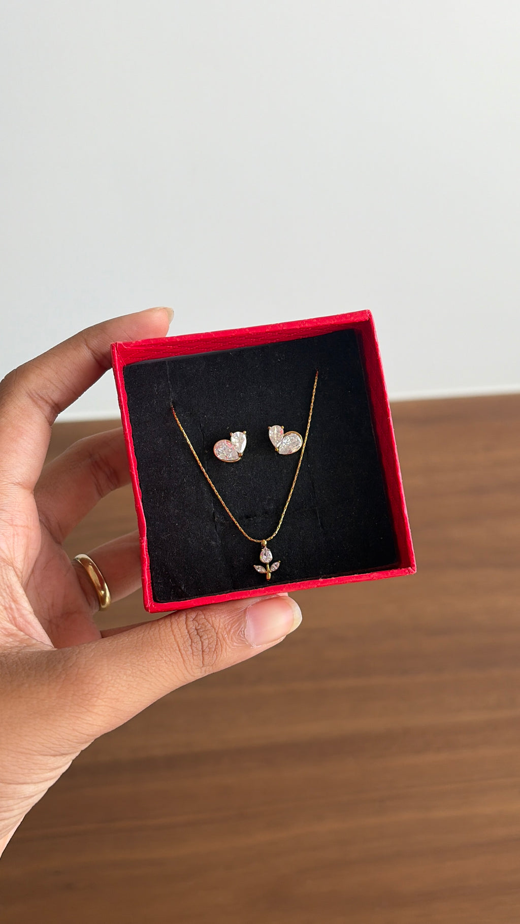 Glow set (necklace & earring)