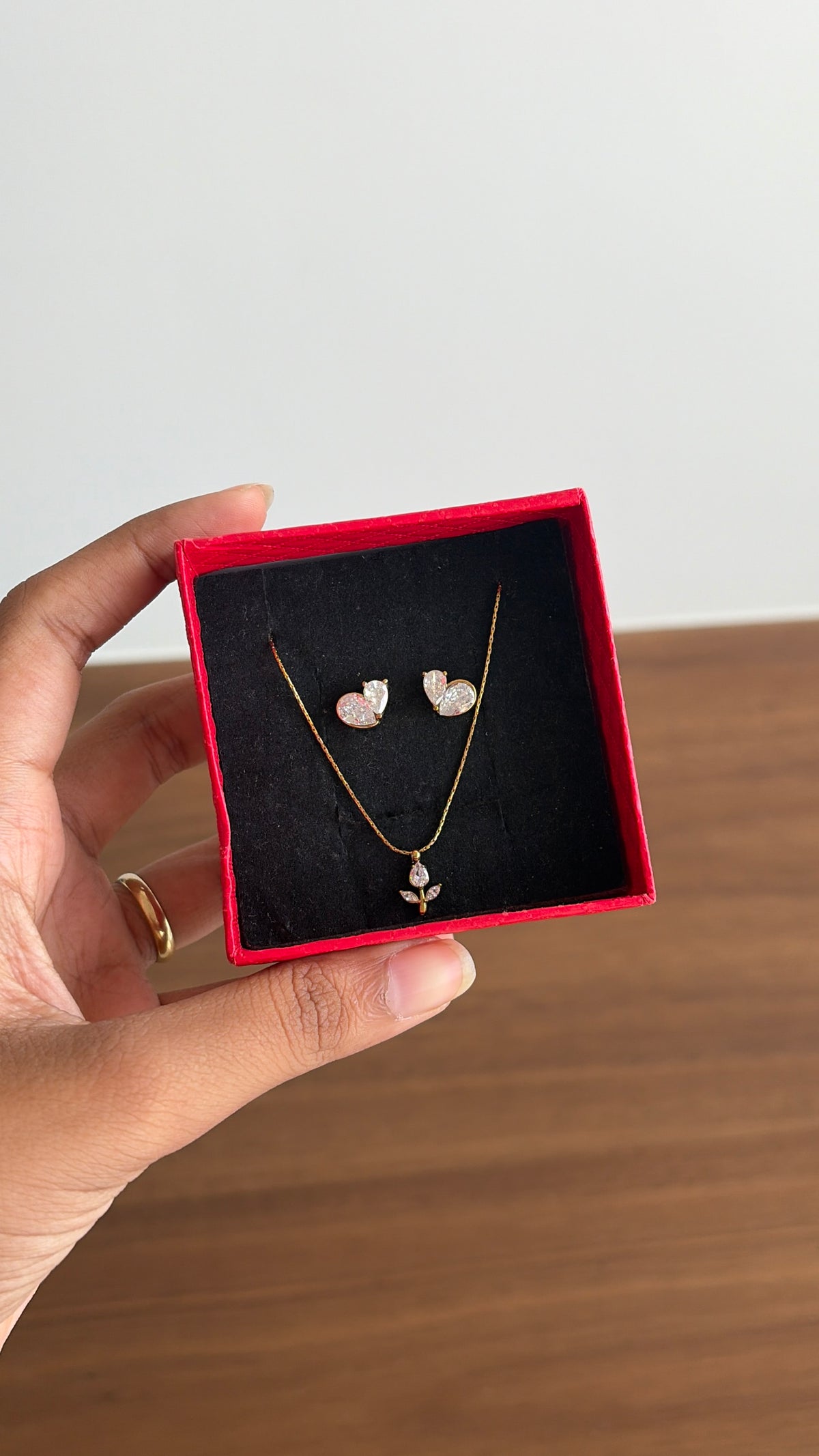 Glow set (necklace & earring)
