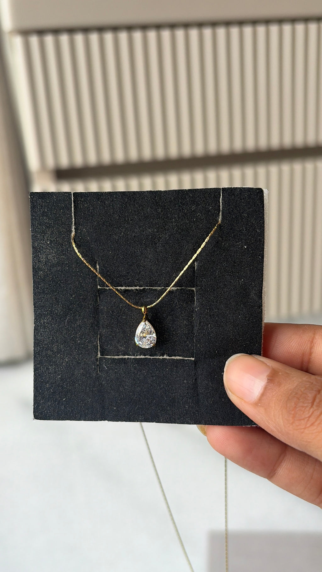 Drop glow necklace