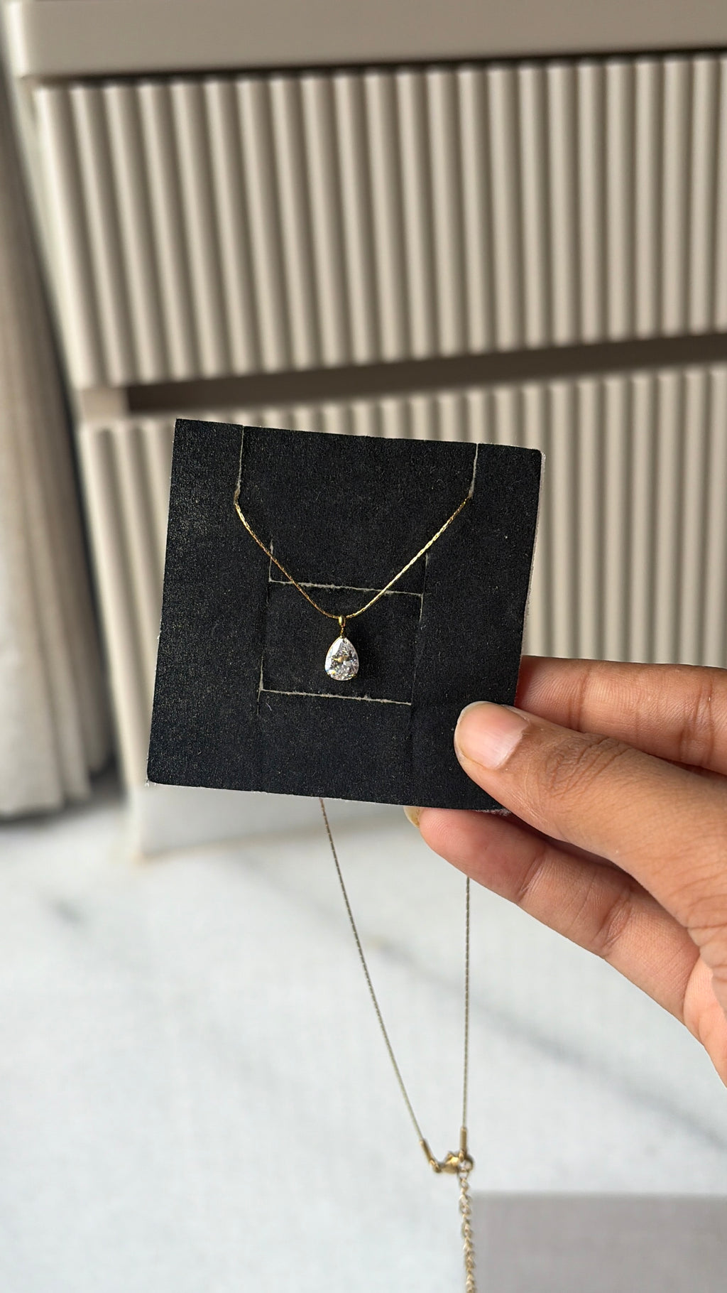 Drop glow necklace