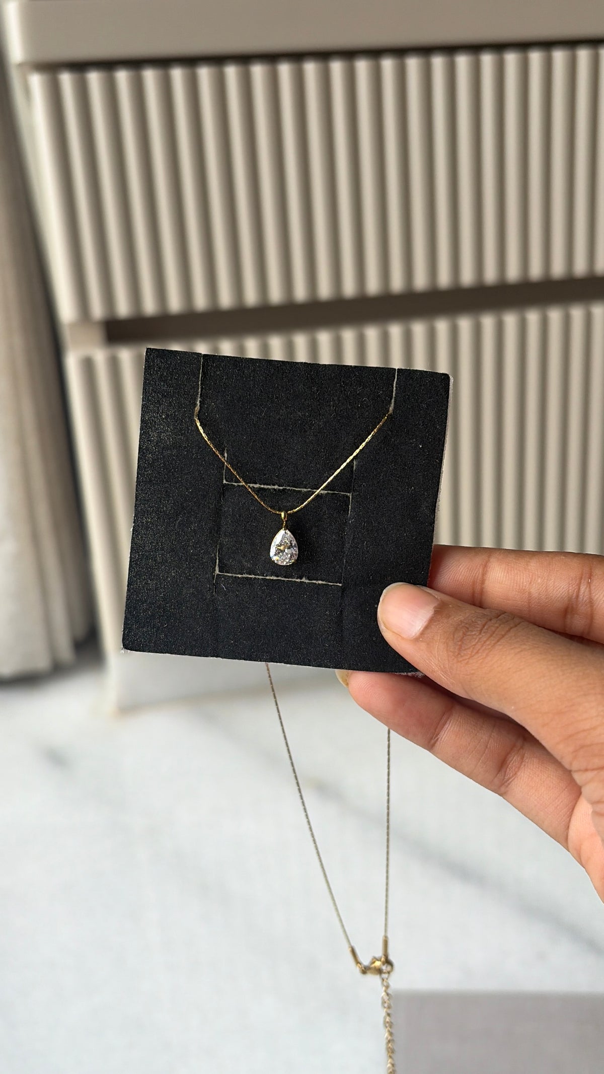 Drop glow necklace