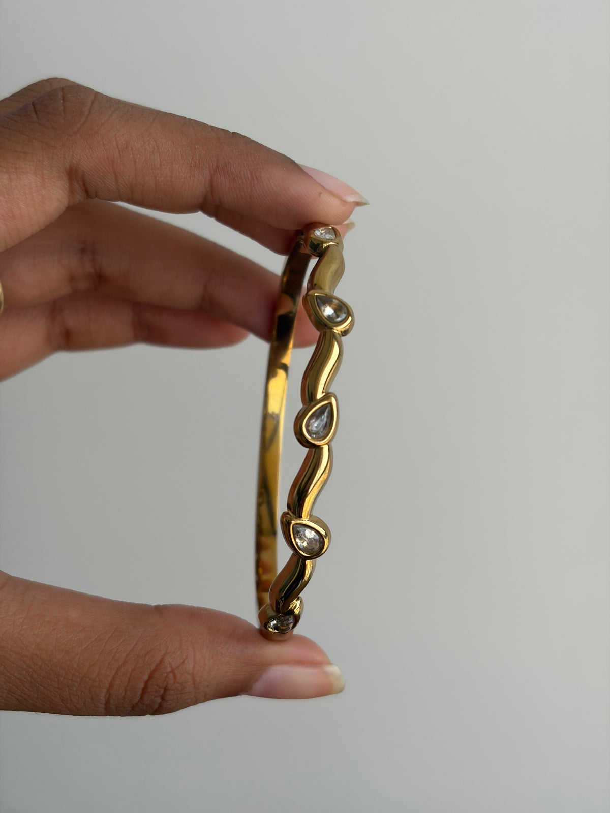 Drop glow bracelet