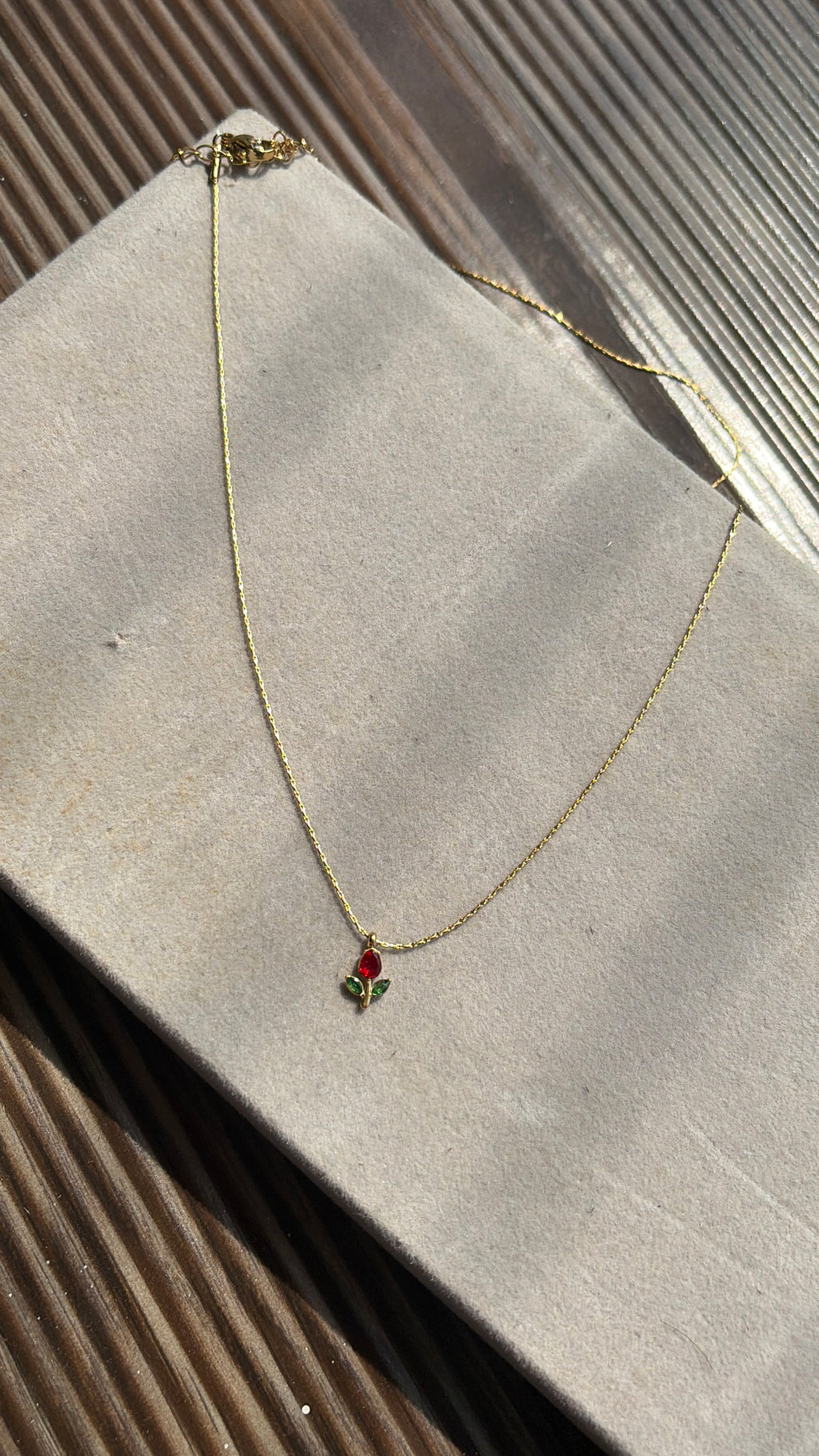 Red tulip necklace