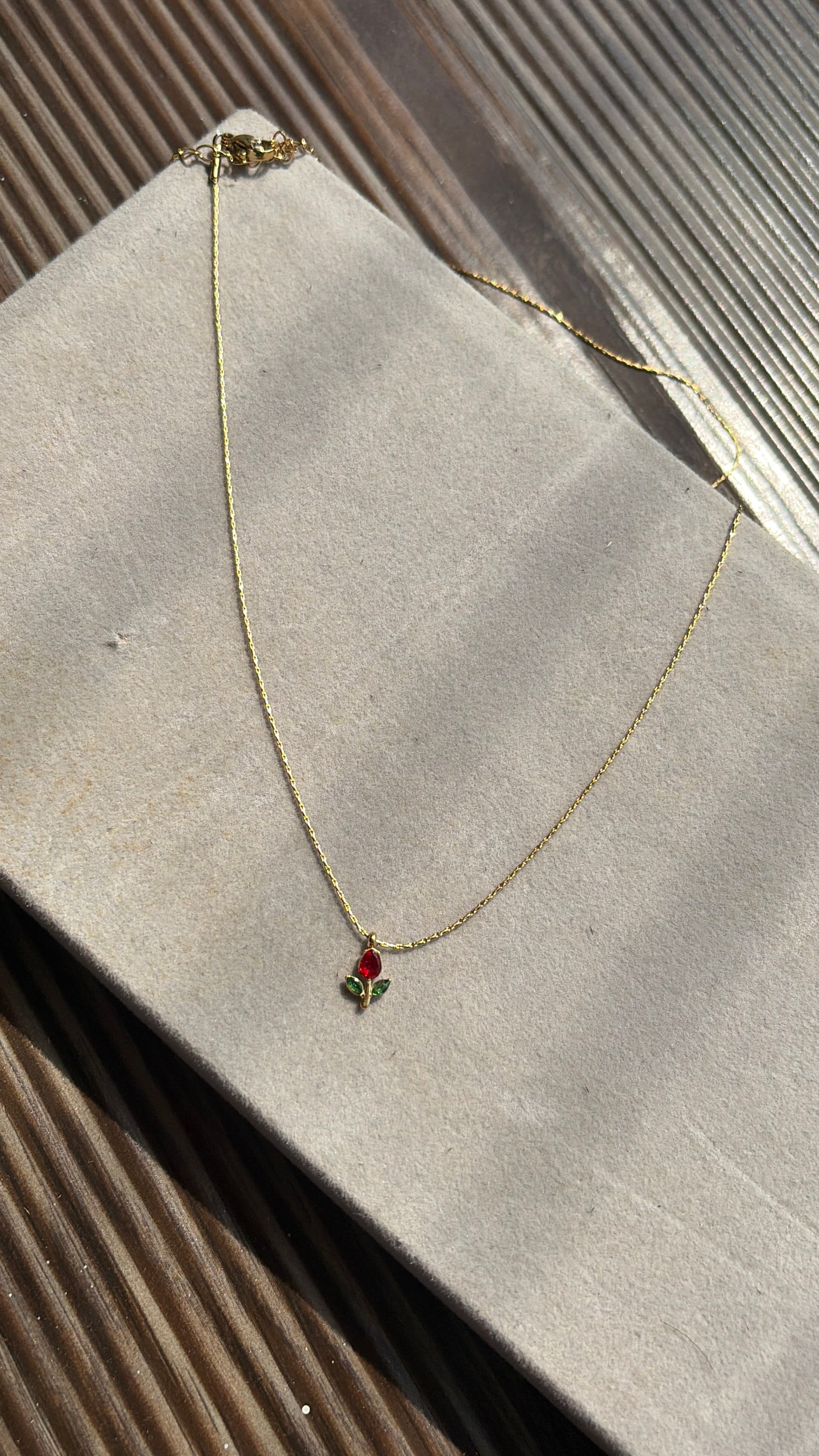 Red tulip necklace