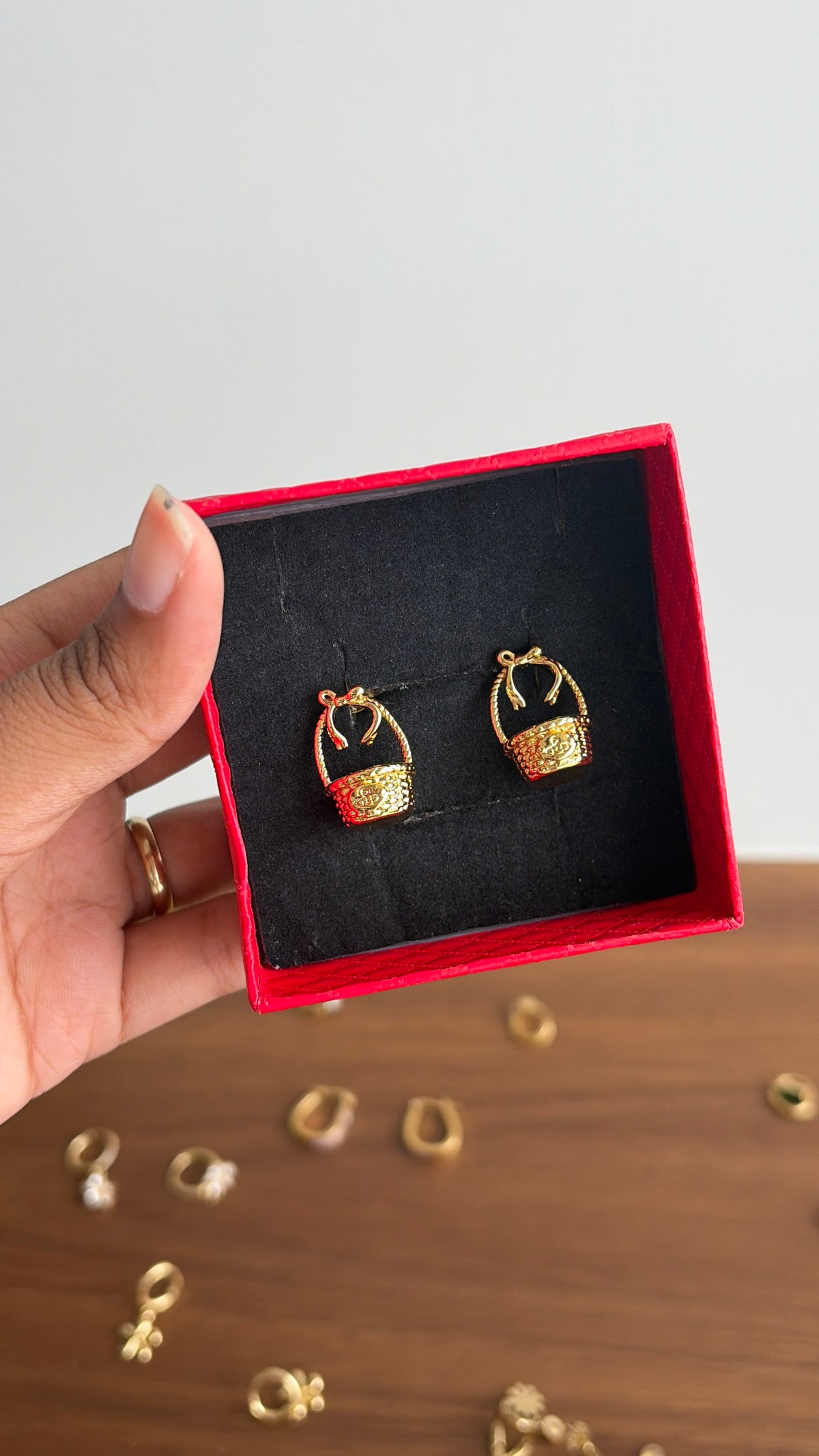 Bow love earrings