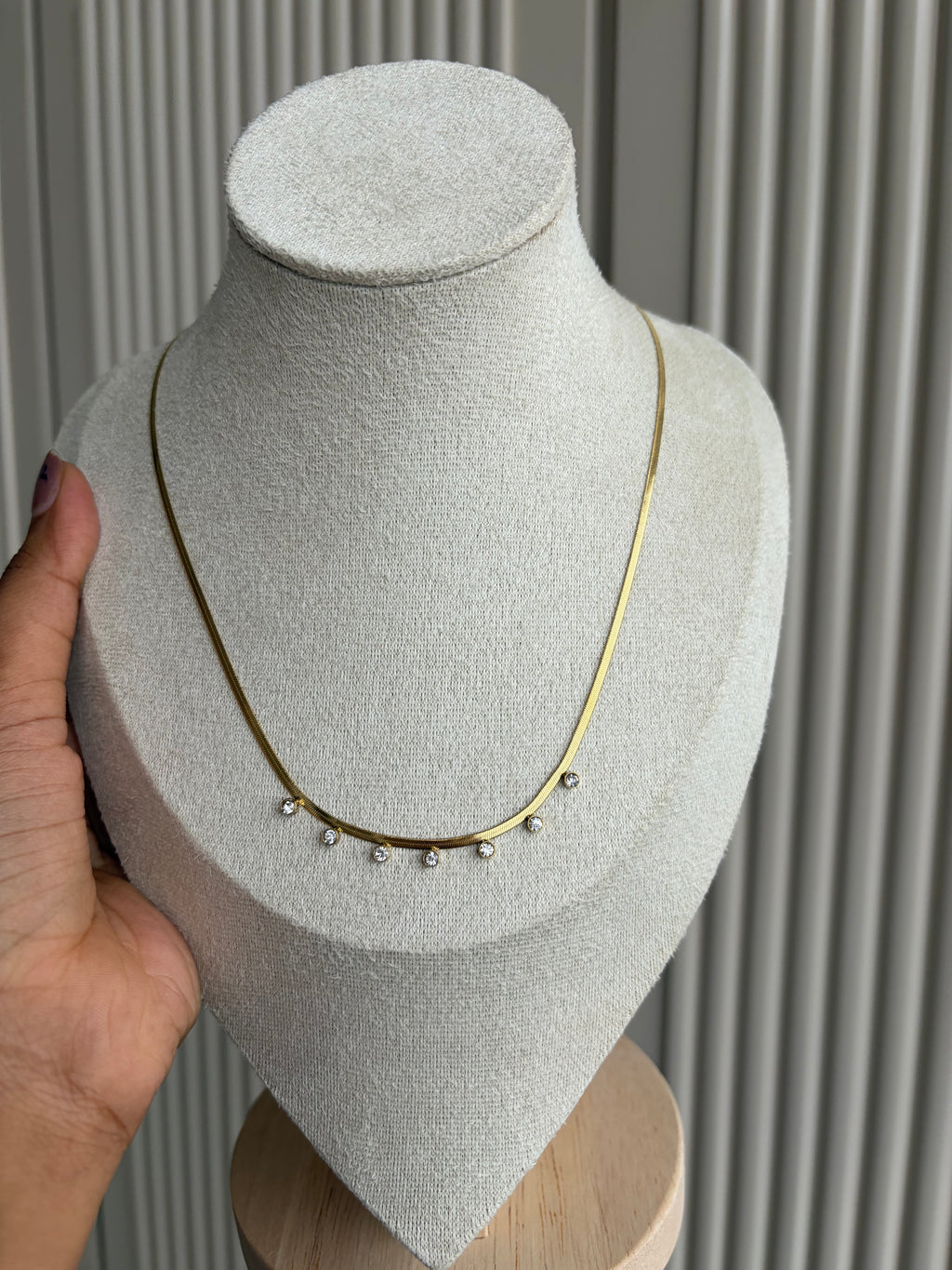 Sleek sparkle necklace
