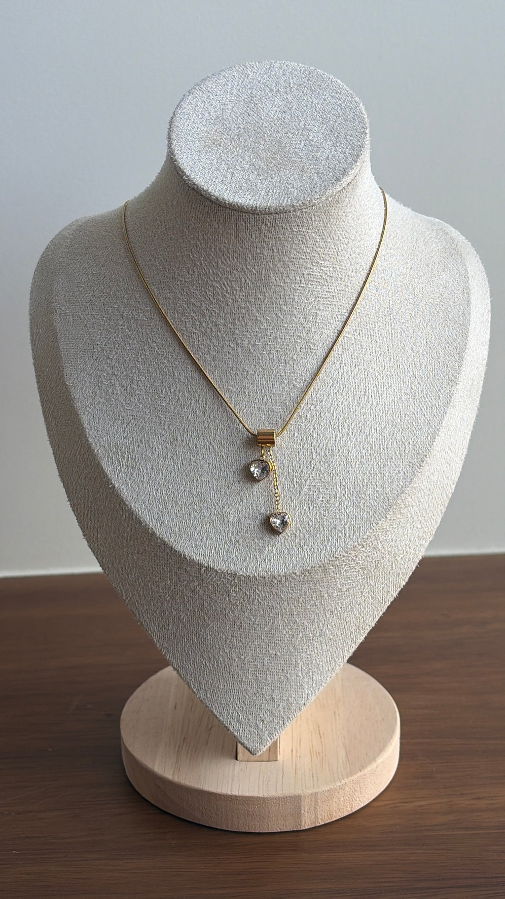 Falling hearts necklace