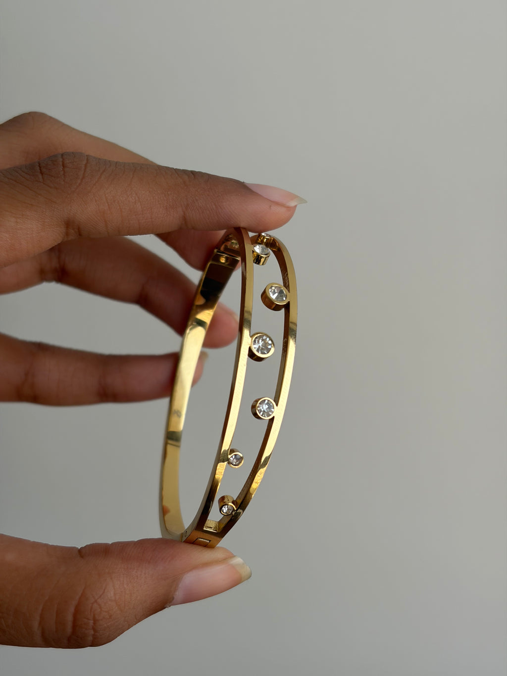 Dazzle stones bracelet