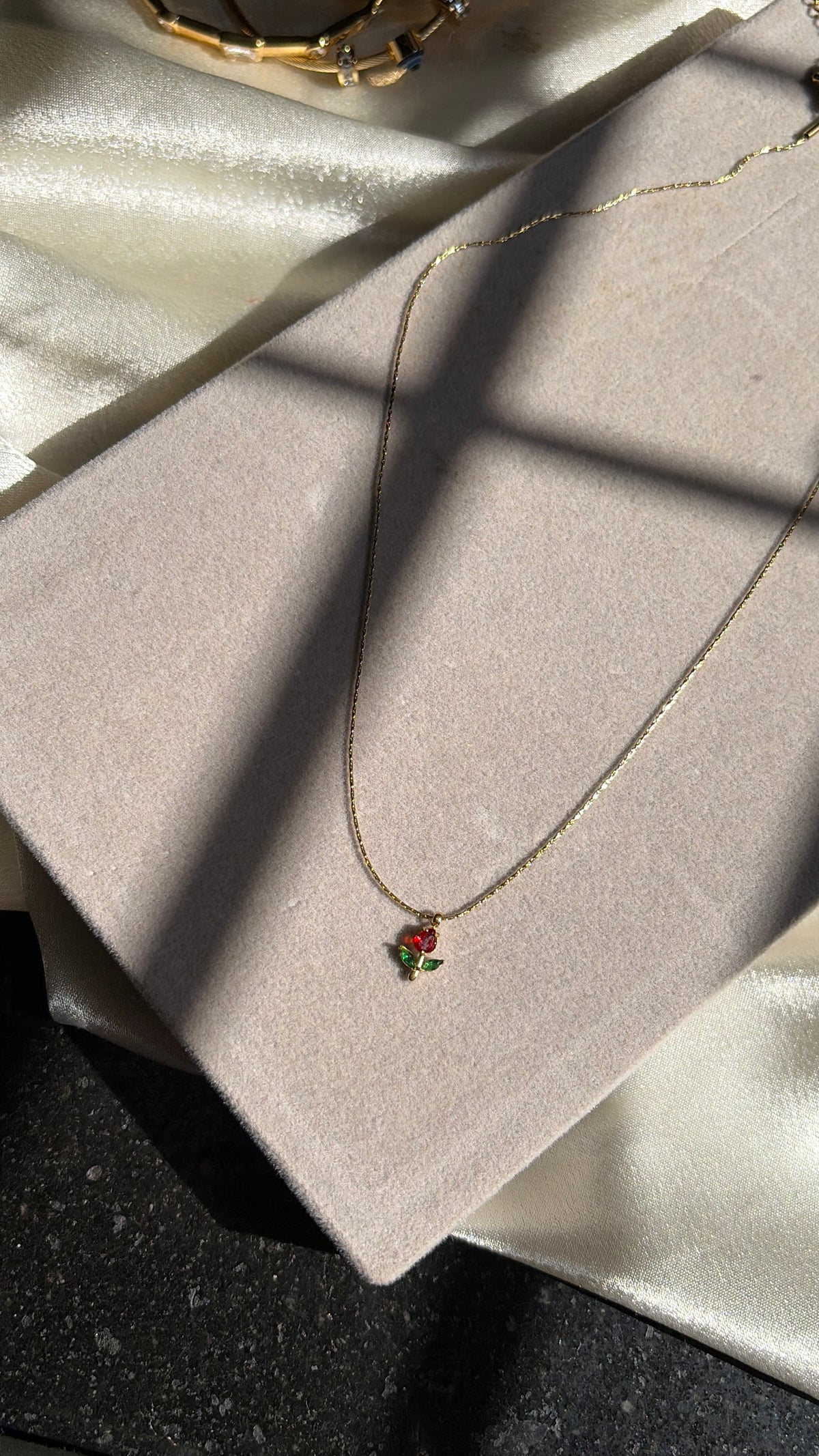Red tulip necklace