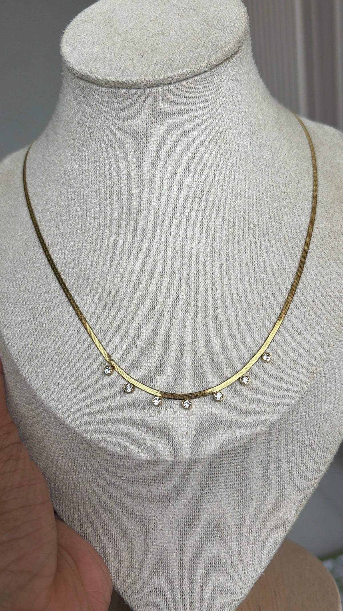Sleek sparkle necklace