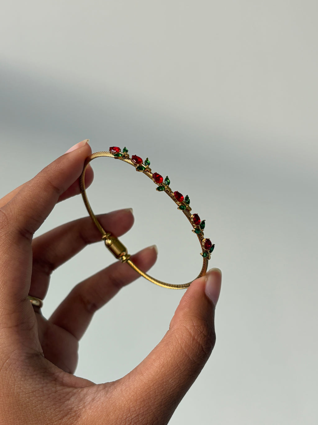 Red tulip magnetic bracelet