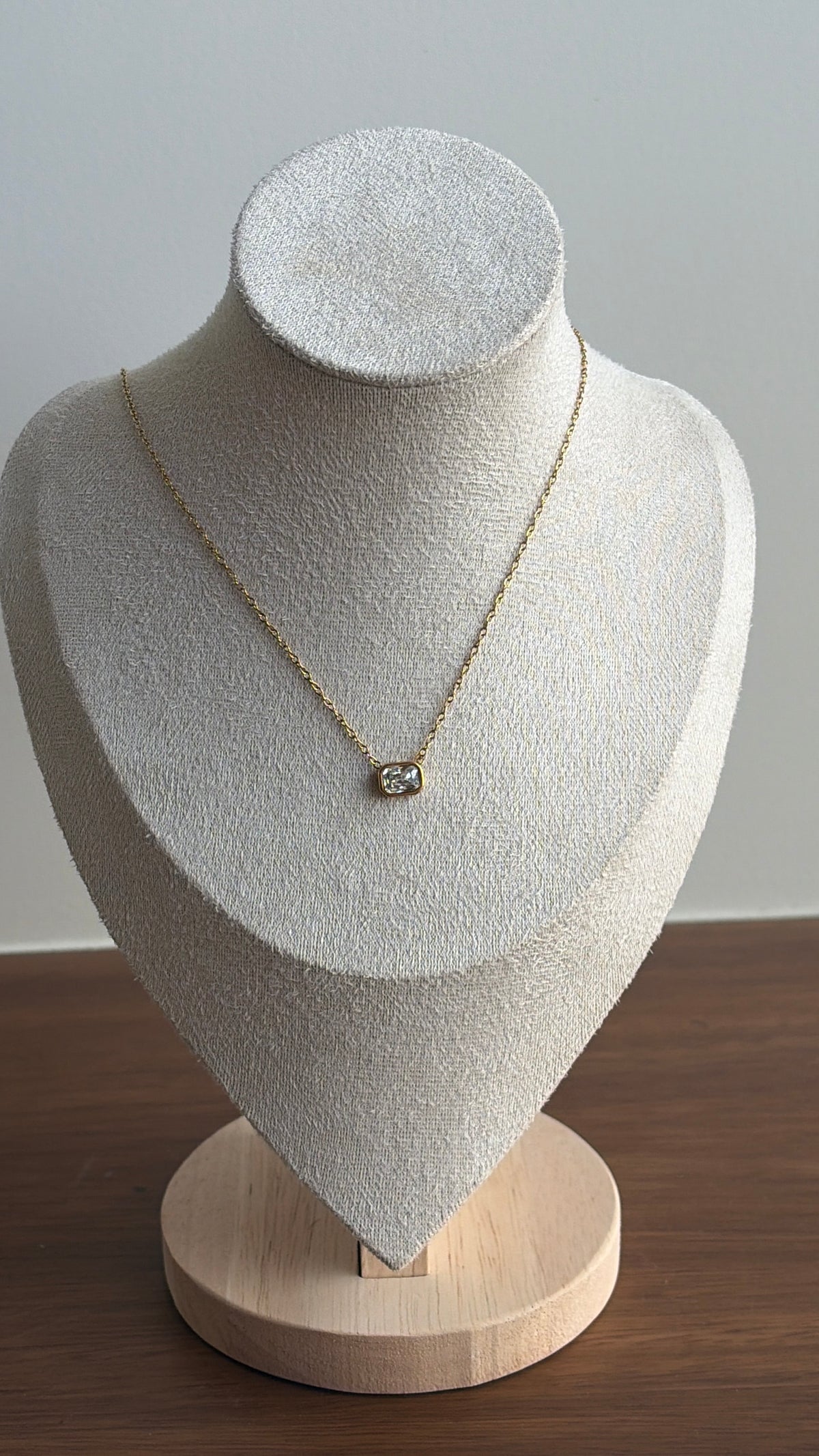 White stone necklace