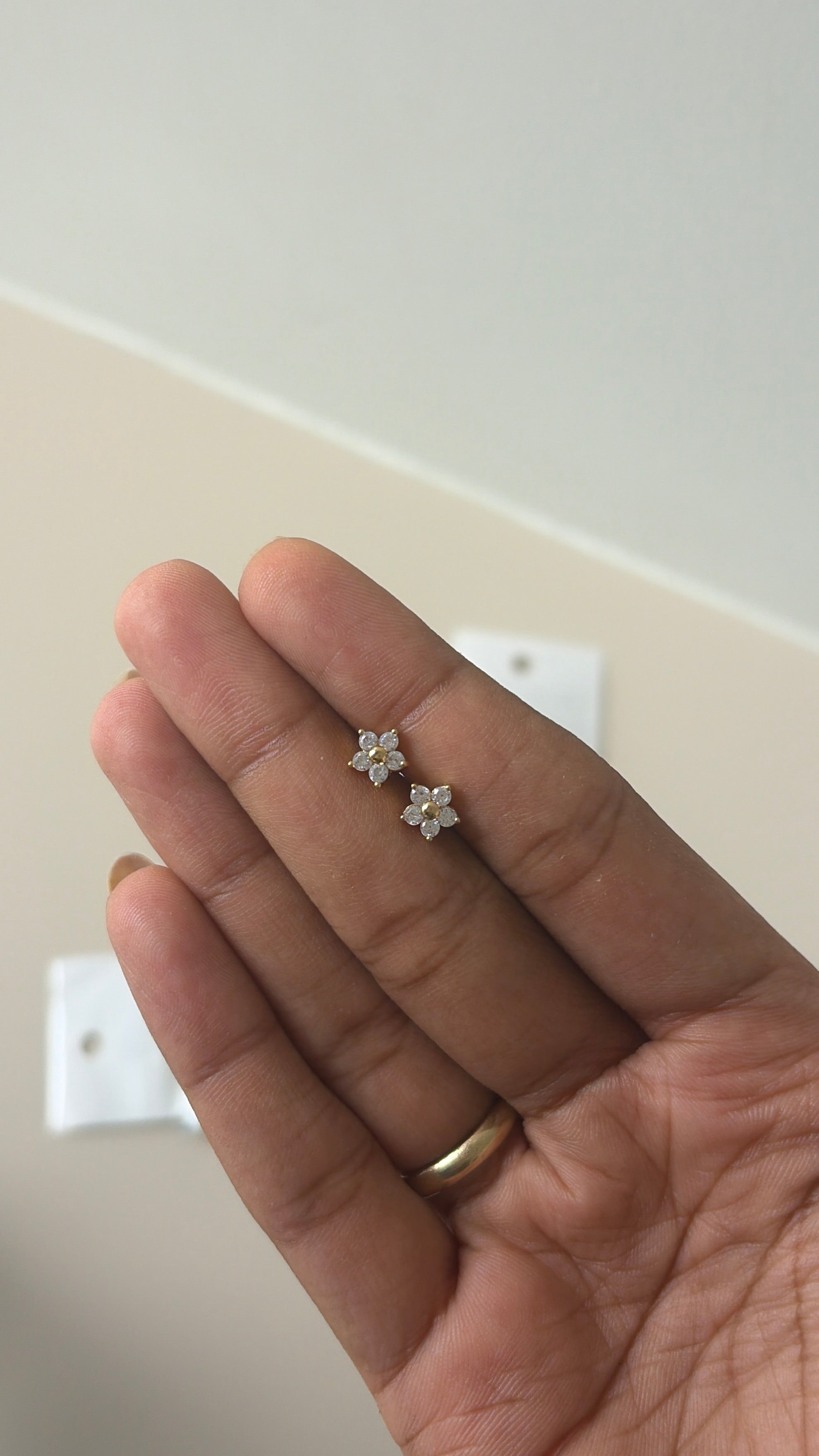 Flora Studs (ball back)