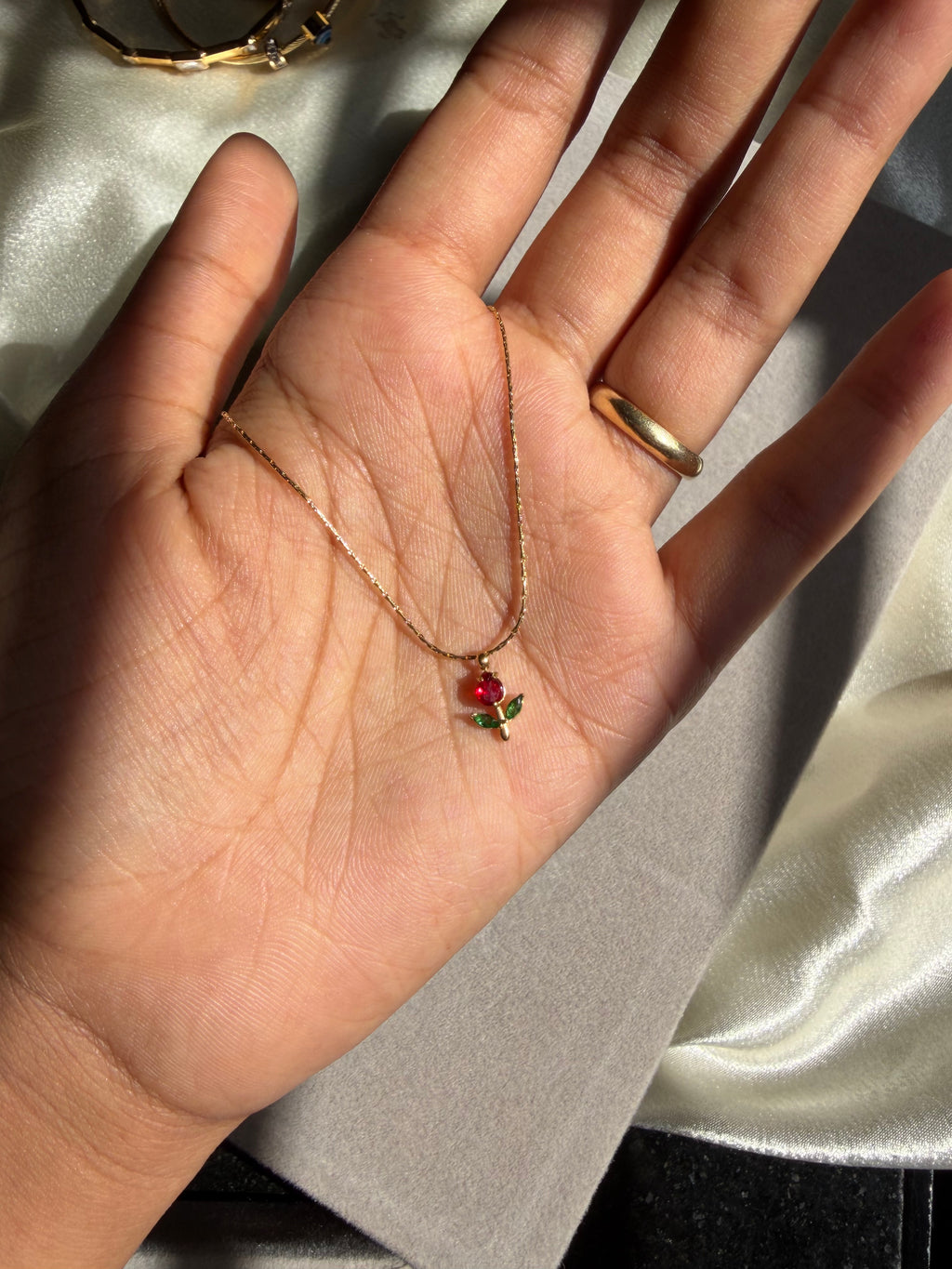 Red tulip necklace