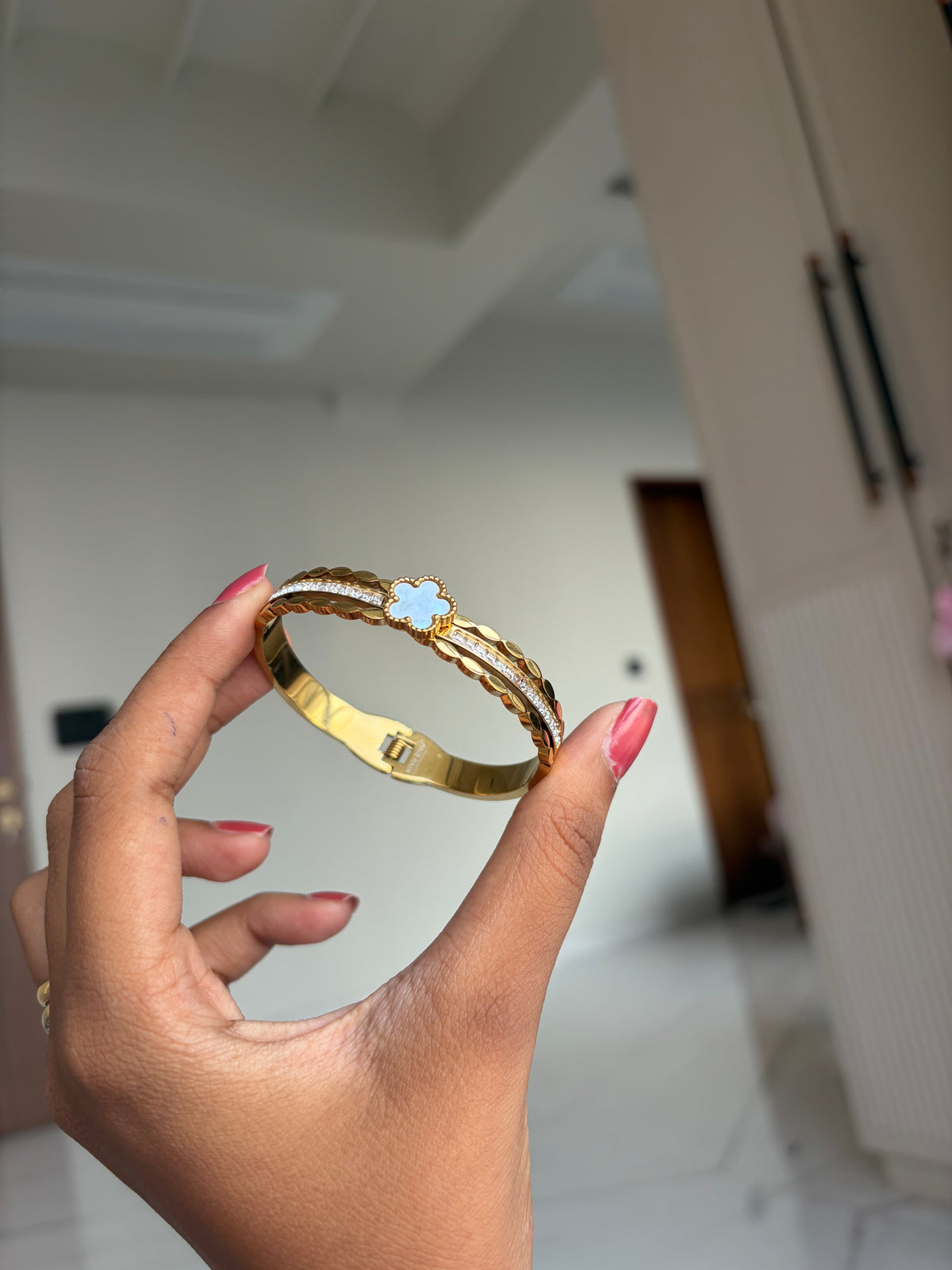 Bloom shine baby size bracelet