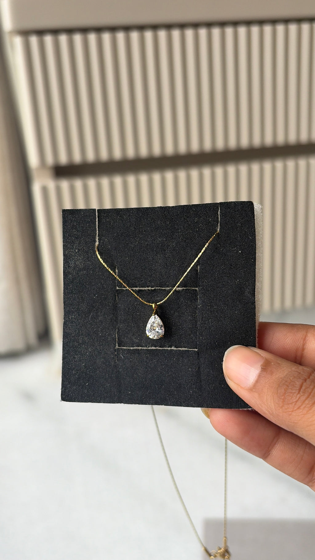 Drop glow necklace