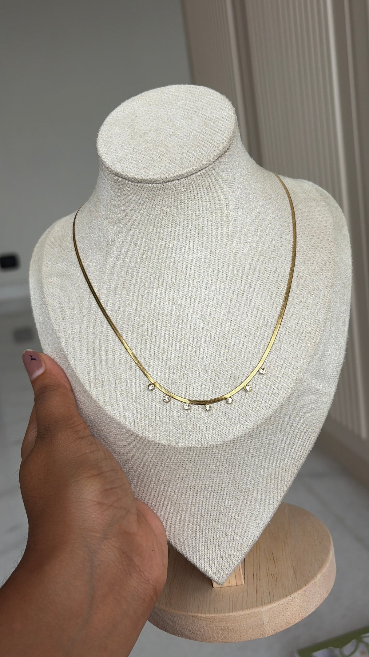 Sleek sparkle necklace