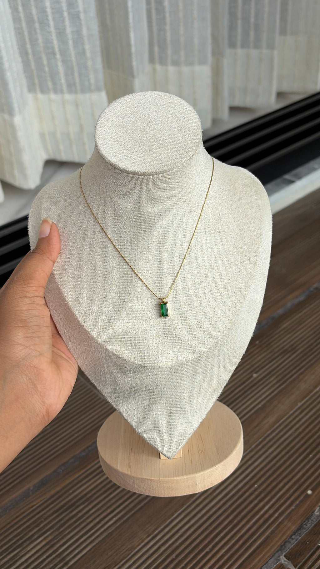 Ela emerald necklace