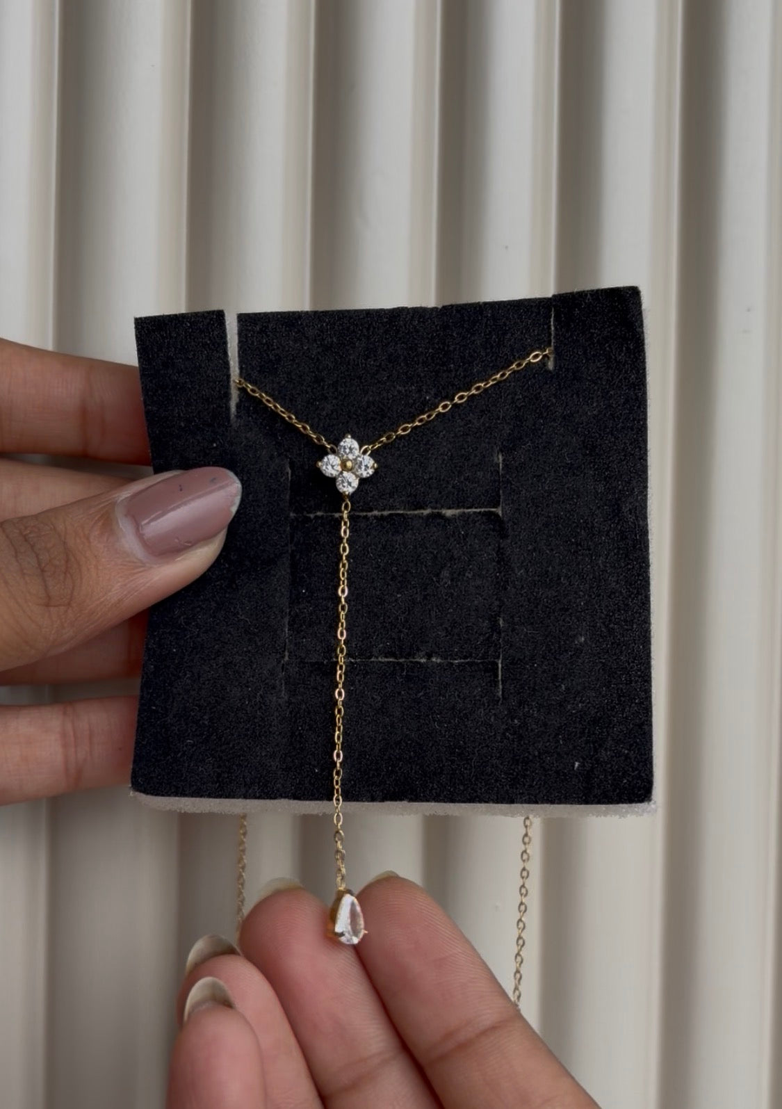 Clovie drop necklace