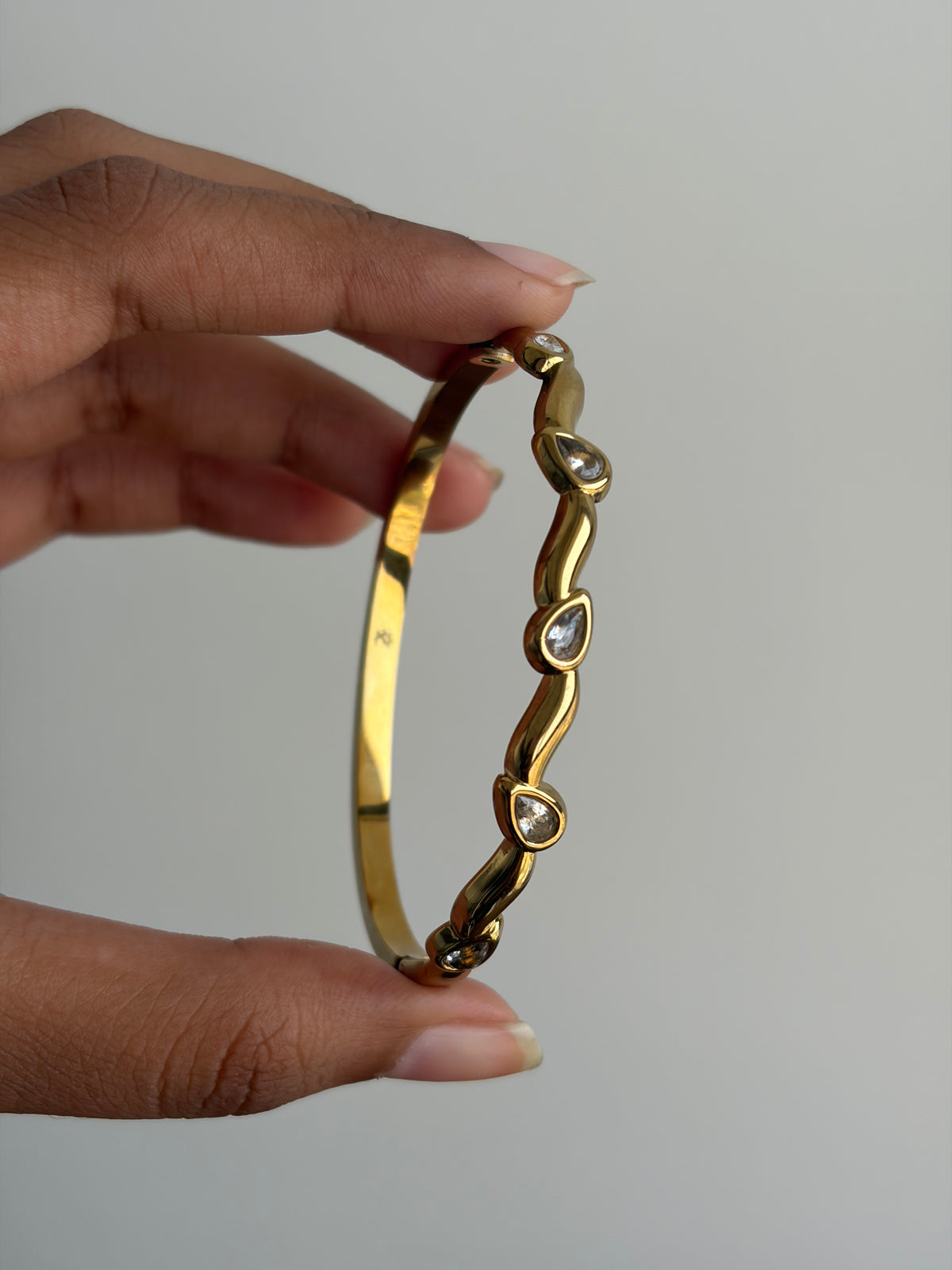 Drop glow bracelet