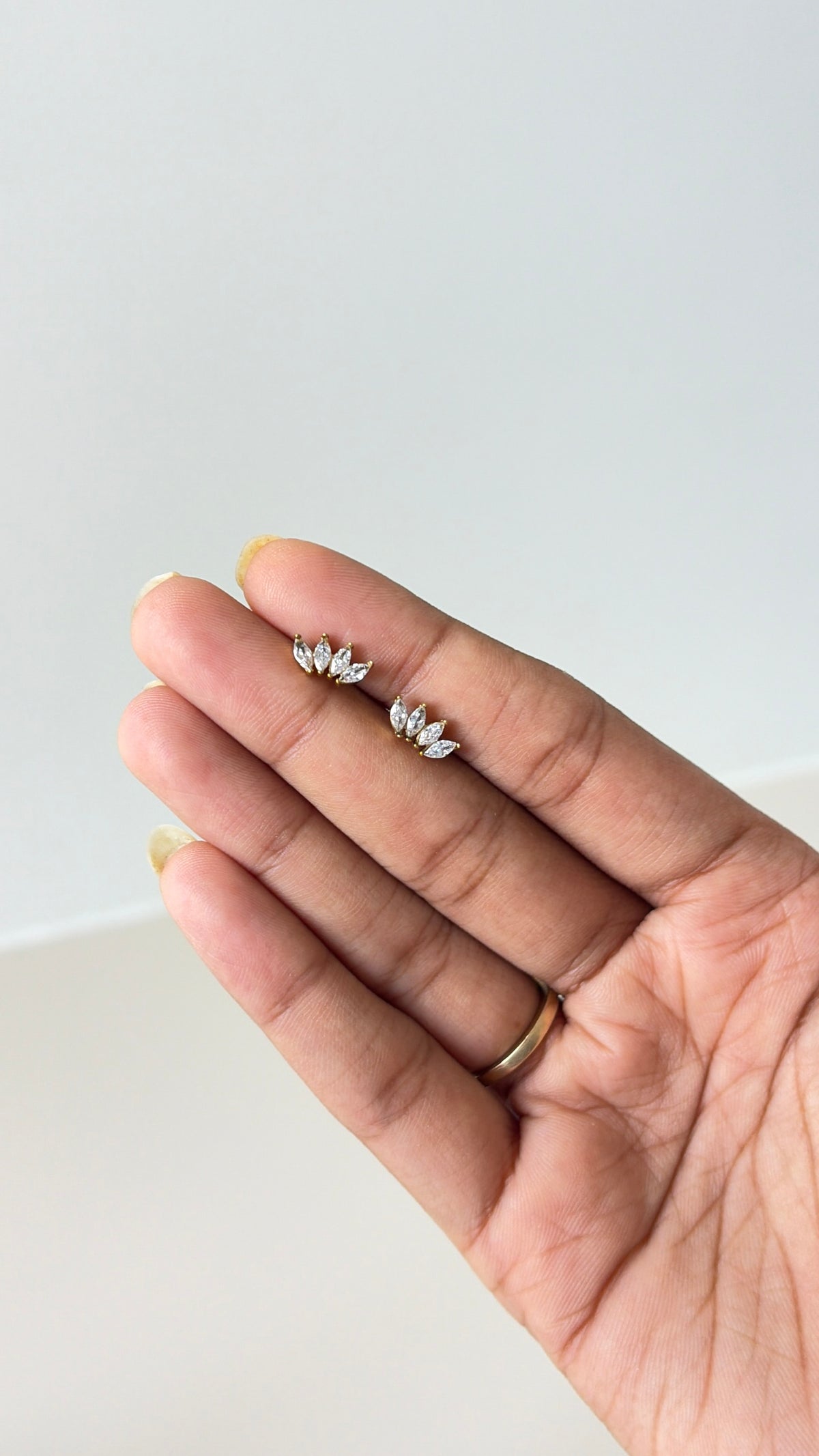 Crown ball back studs