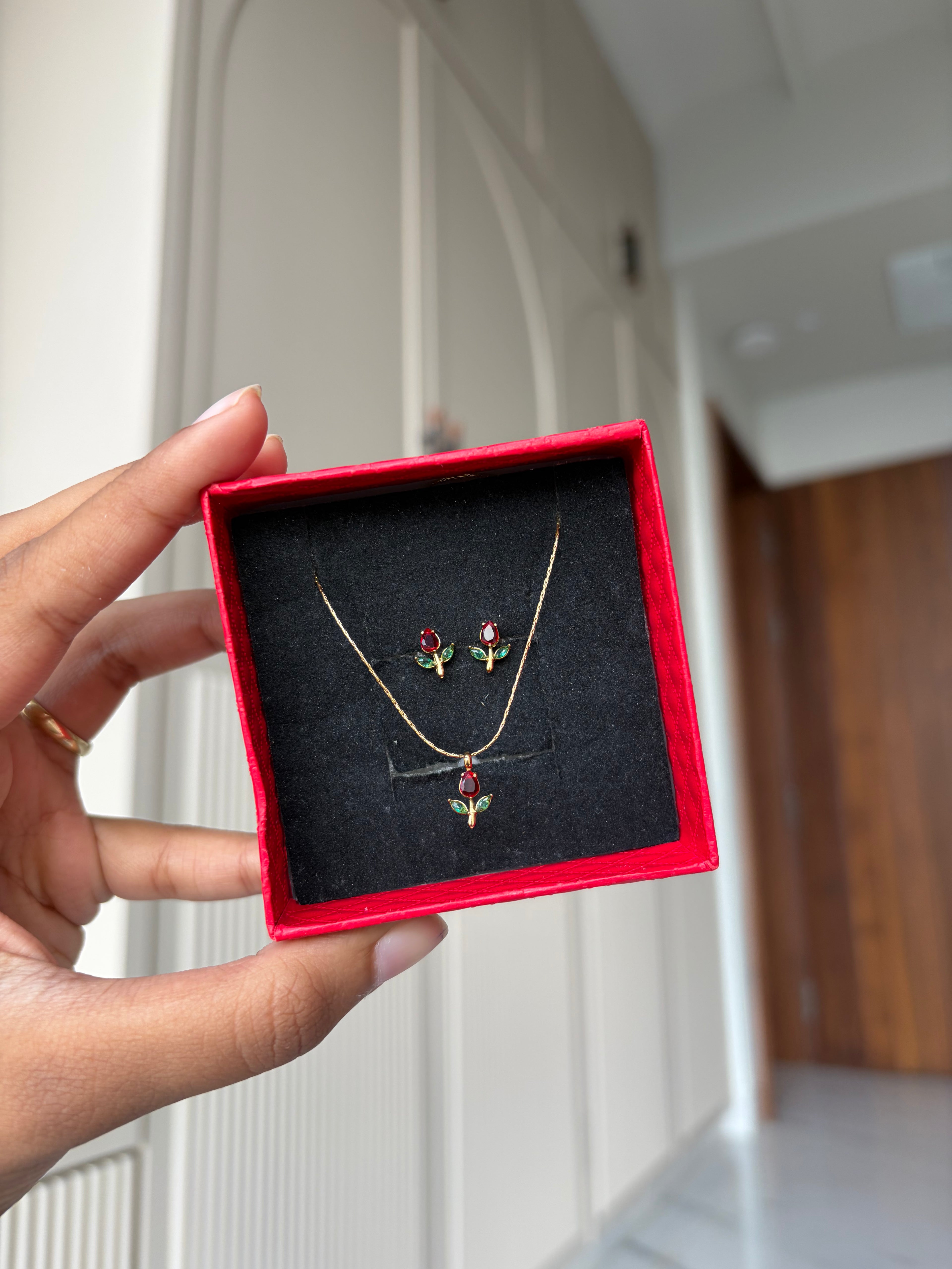 Red Tulip Set