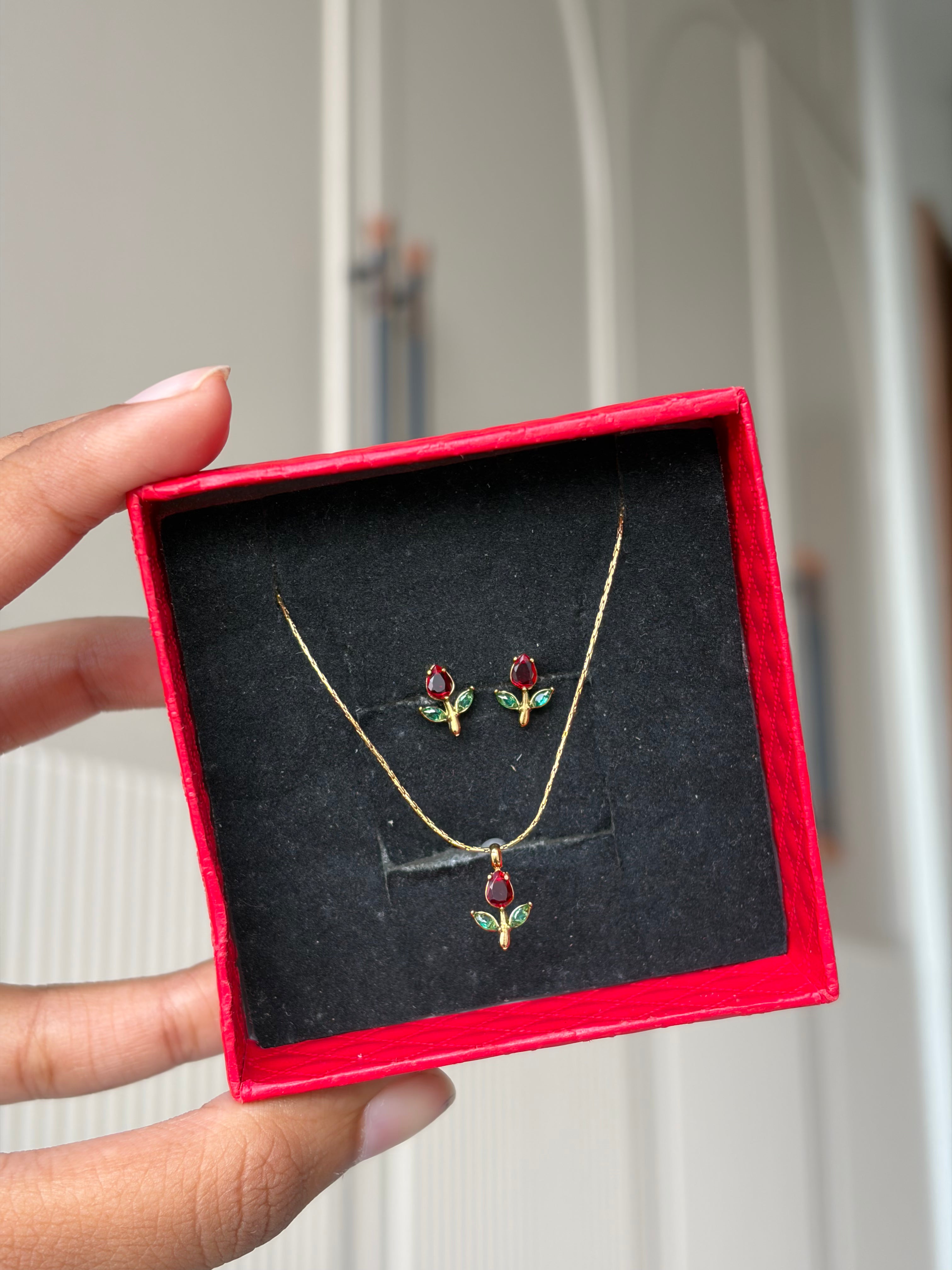 Red Tulip Set