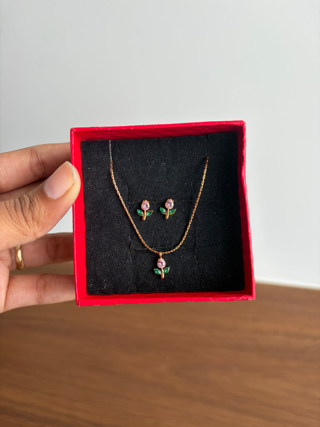 Pink green minimal tulip set