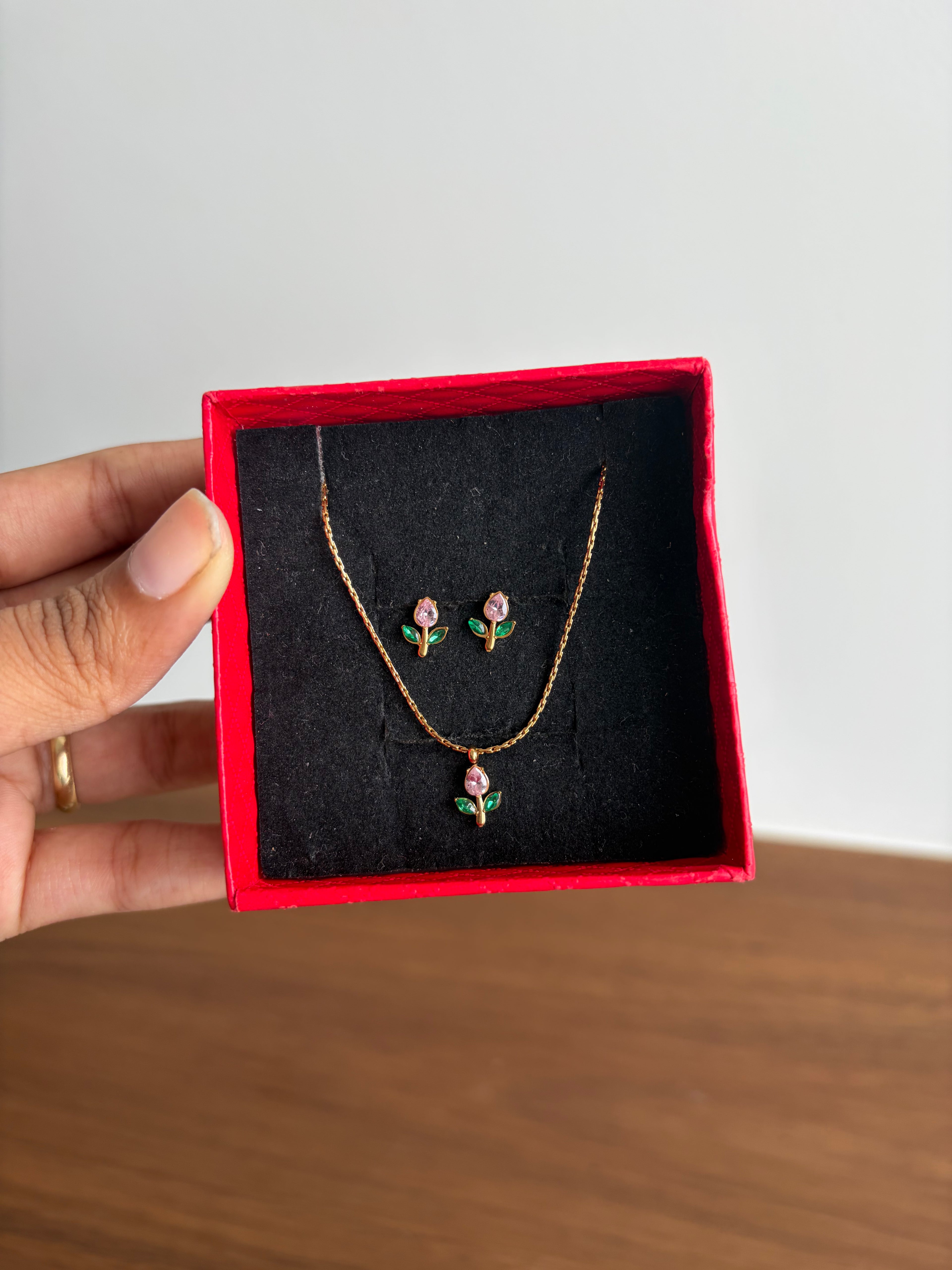 Pink green minimal tulip set