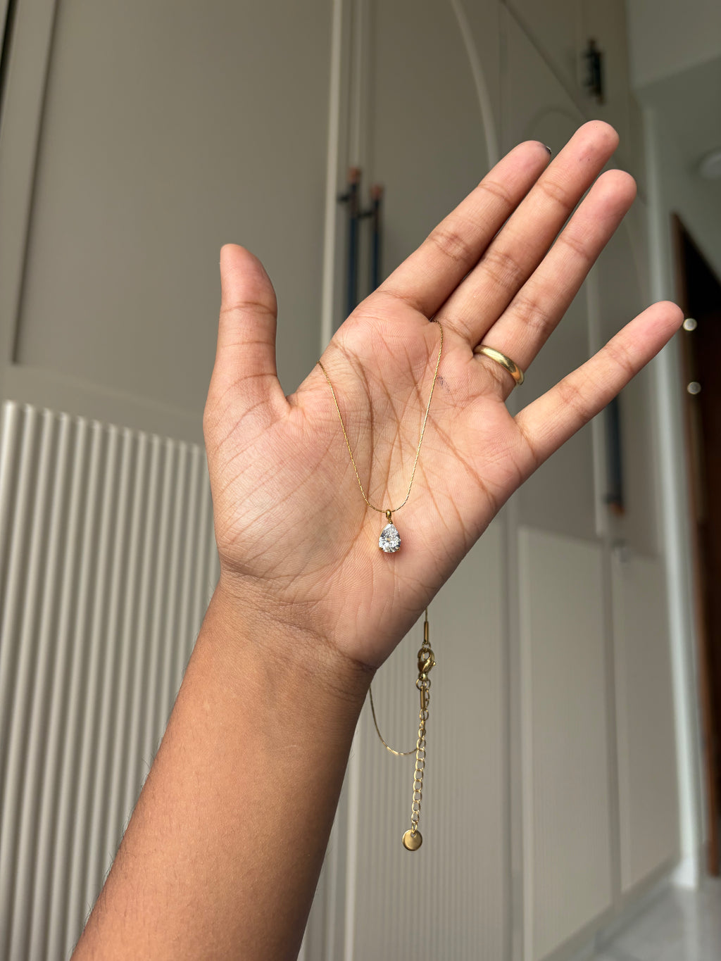 Drop glow necklace