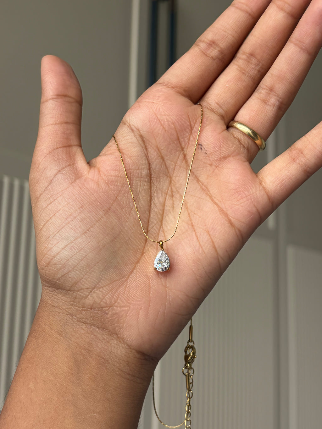 Drop glow necklace