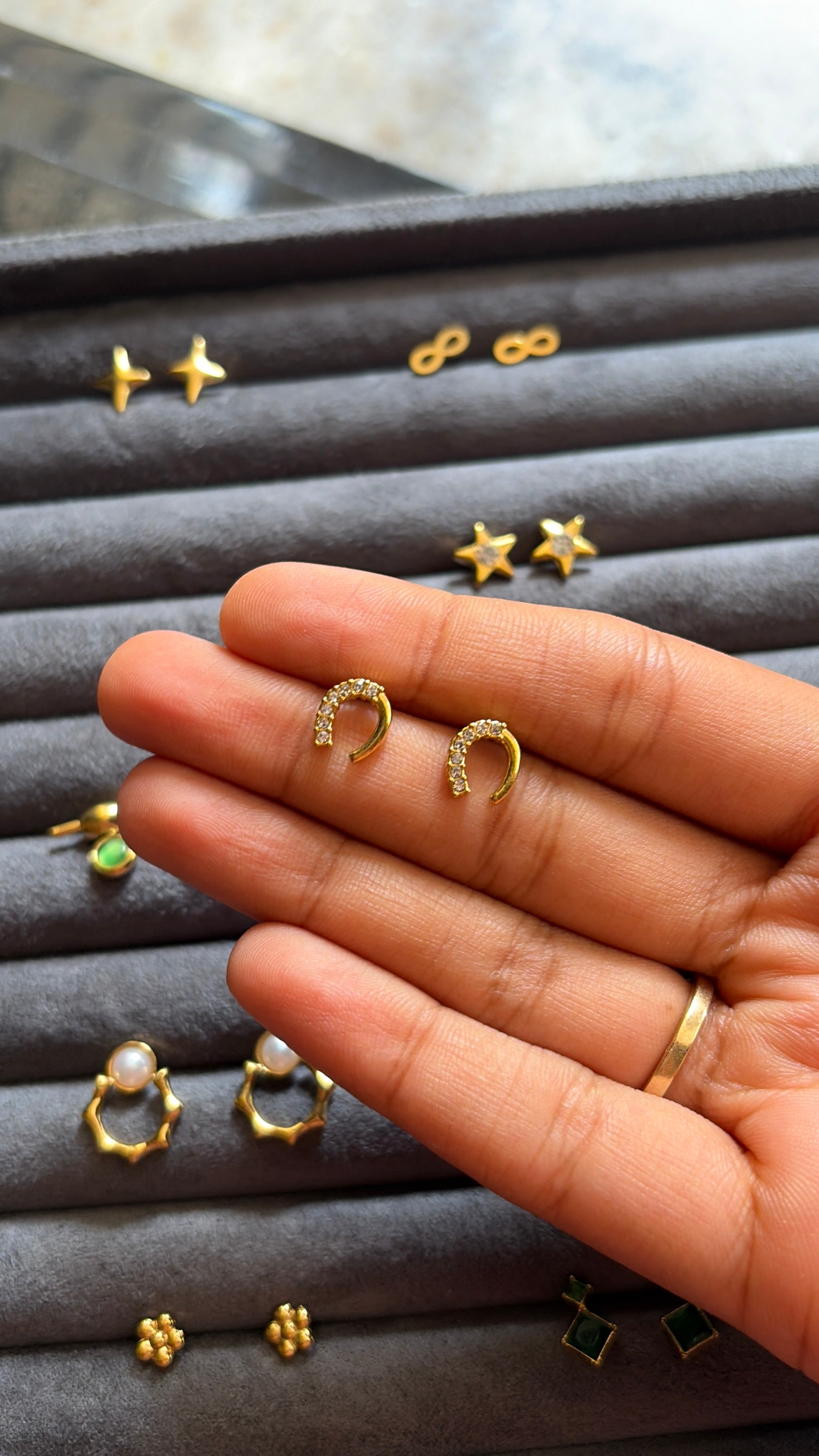 Horse shoe studs