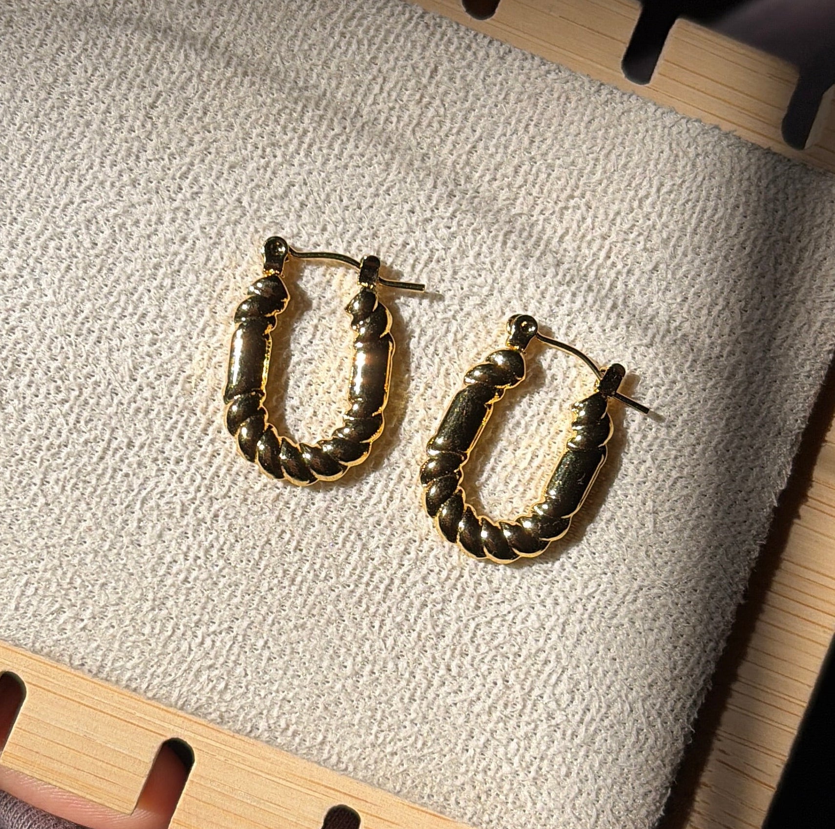 Aria hoops