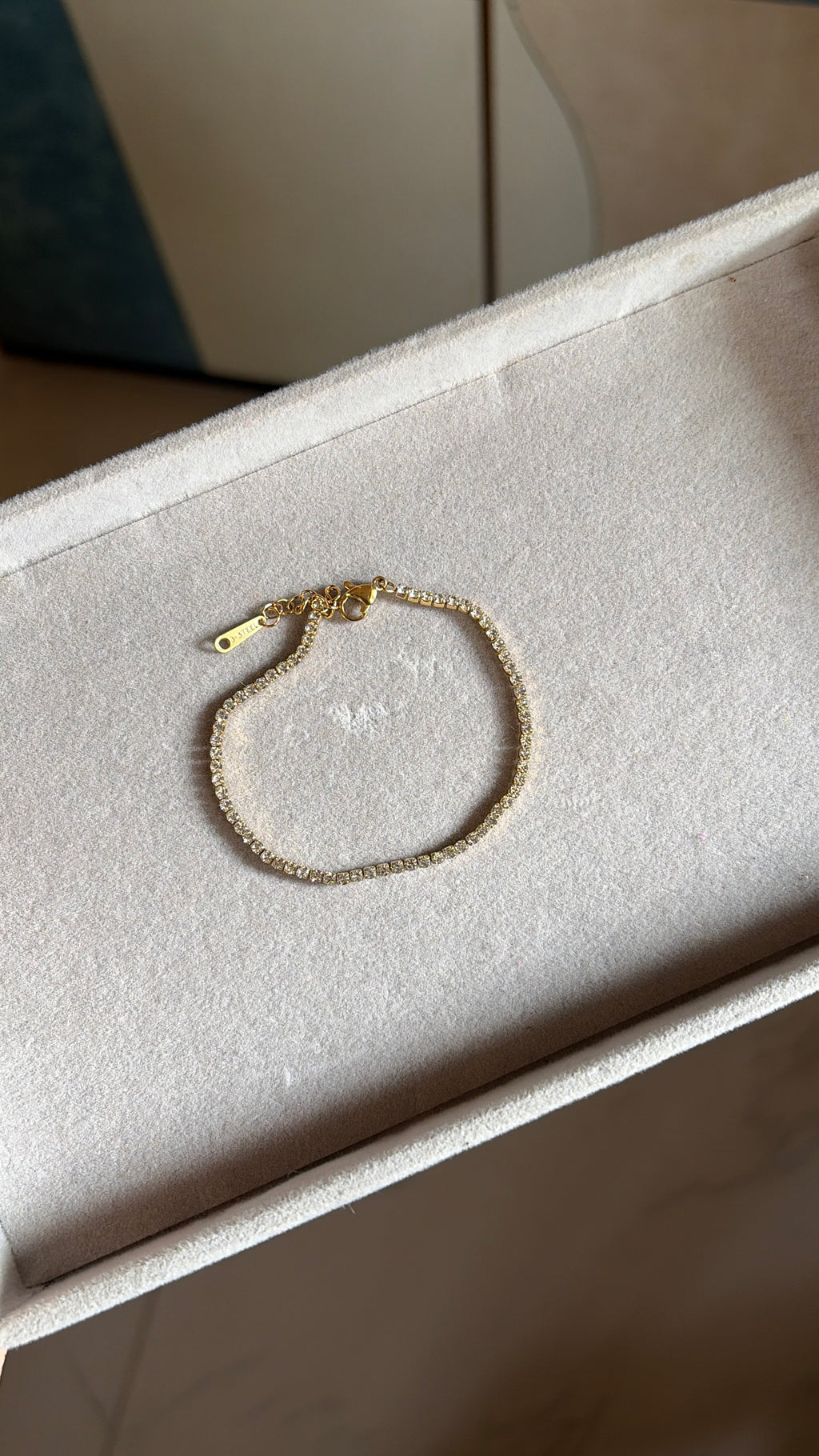 Tennis bracelet