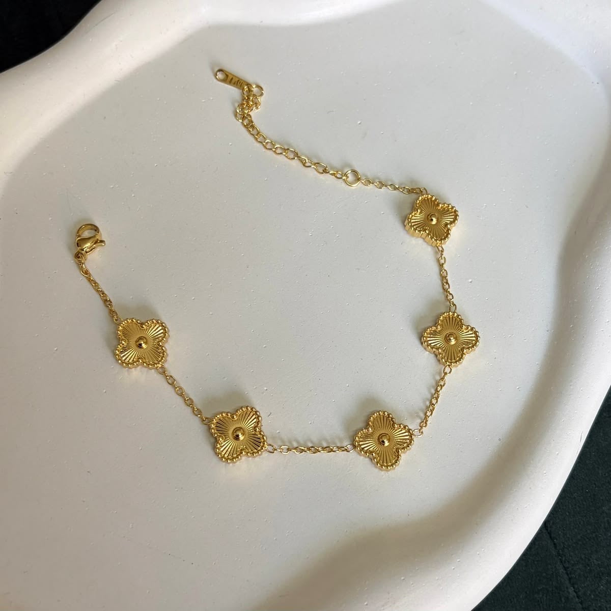 Gold clover bracelet