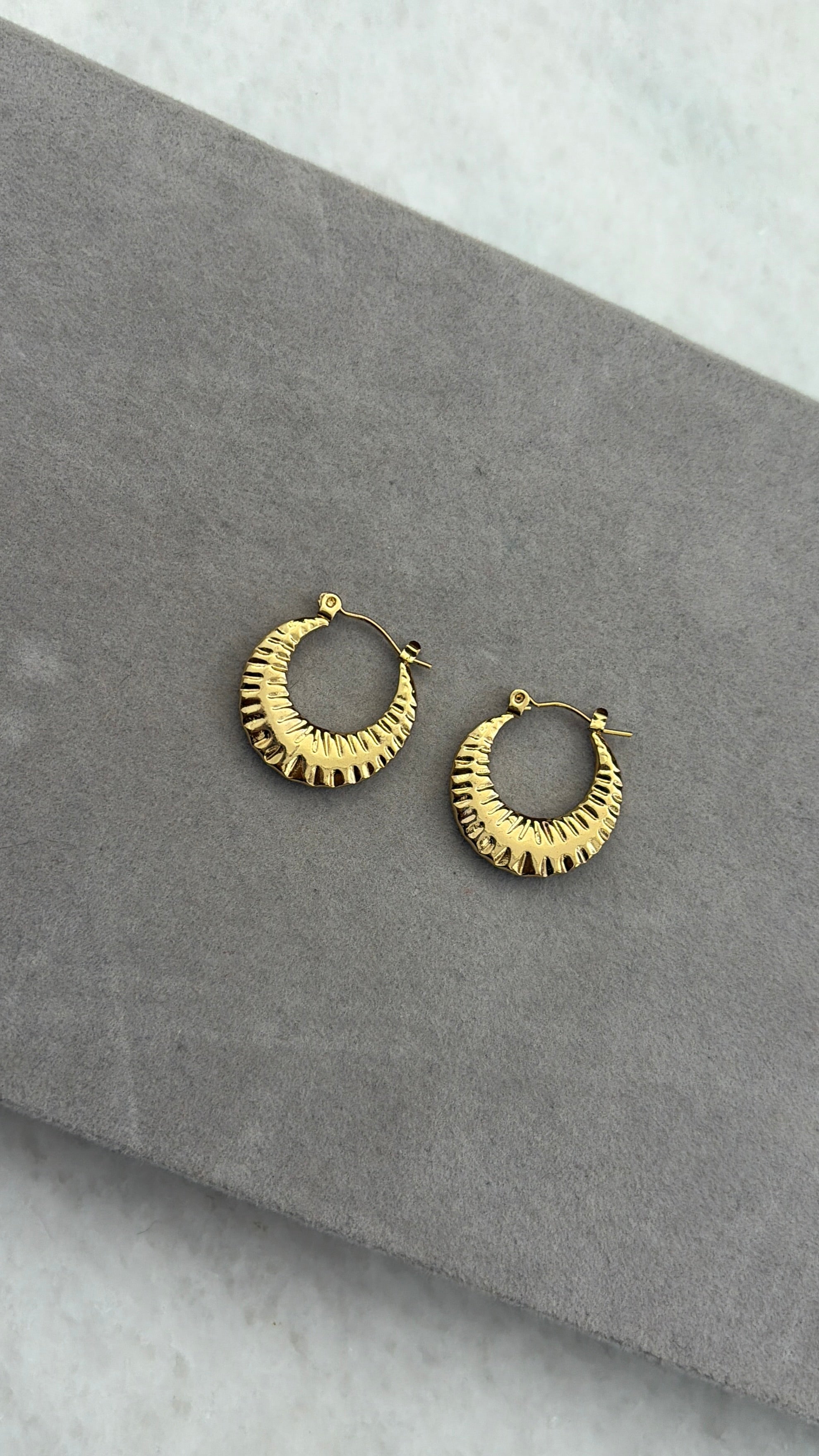 Ella hoops