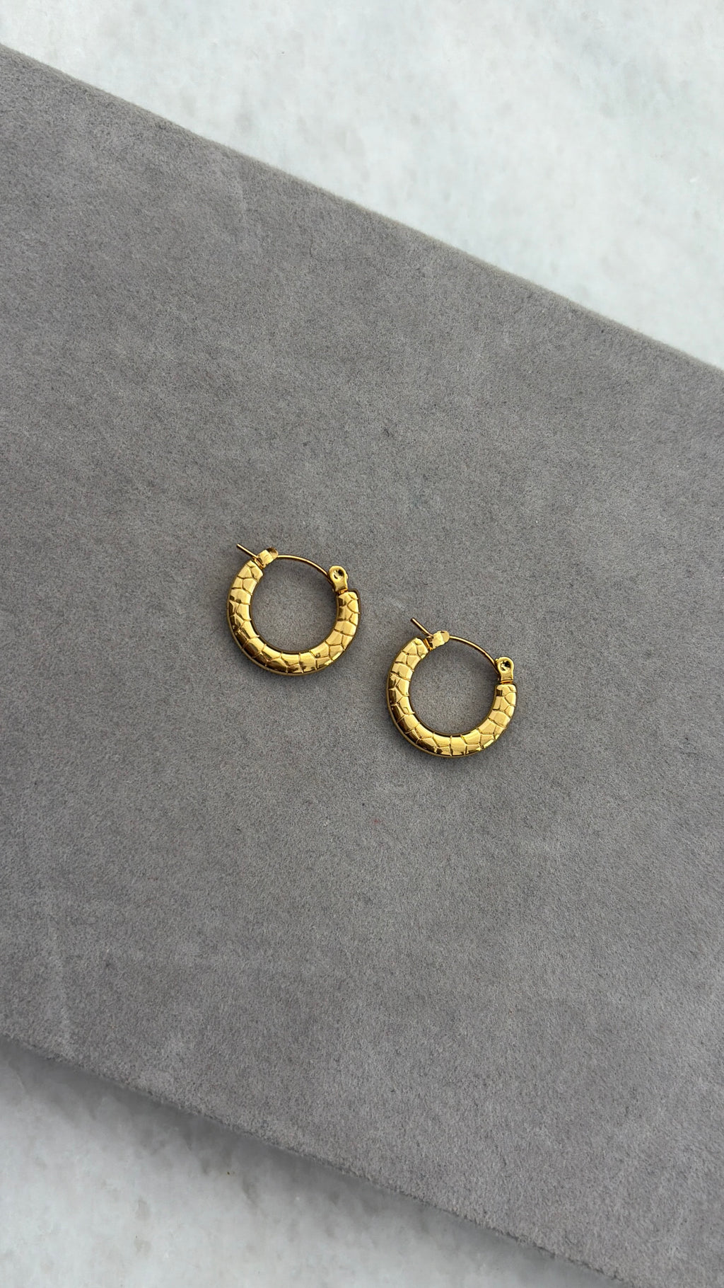 Ema hoops