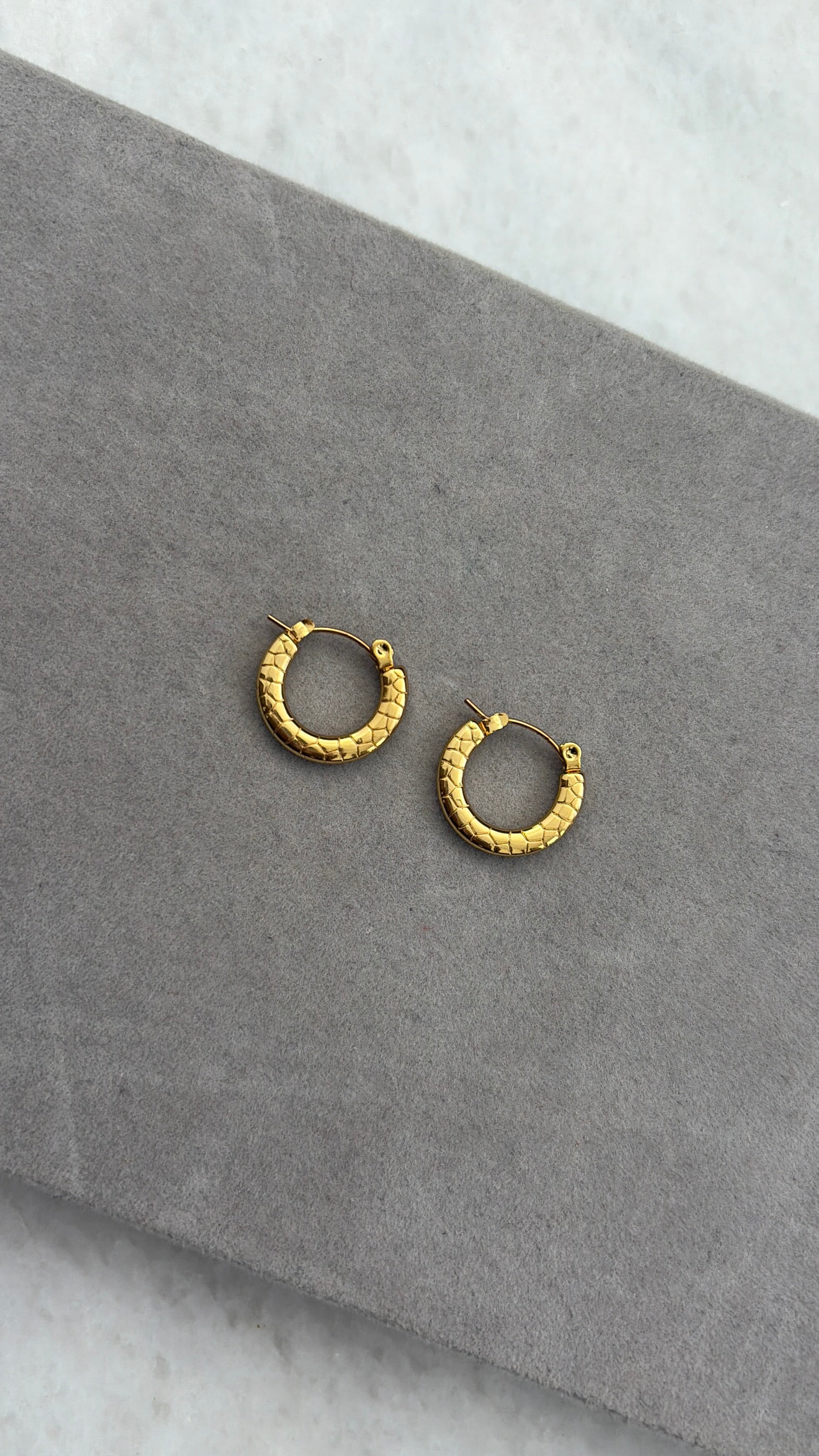 Ema hoops