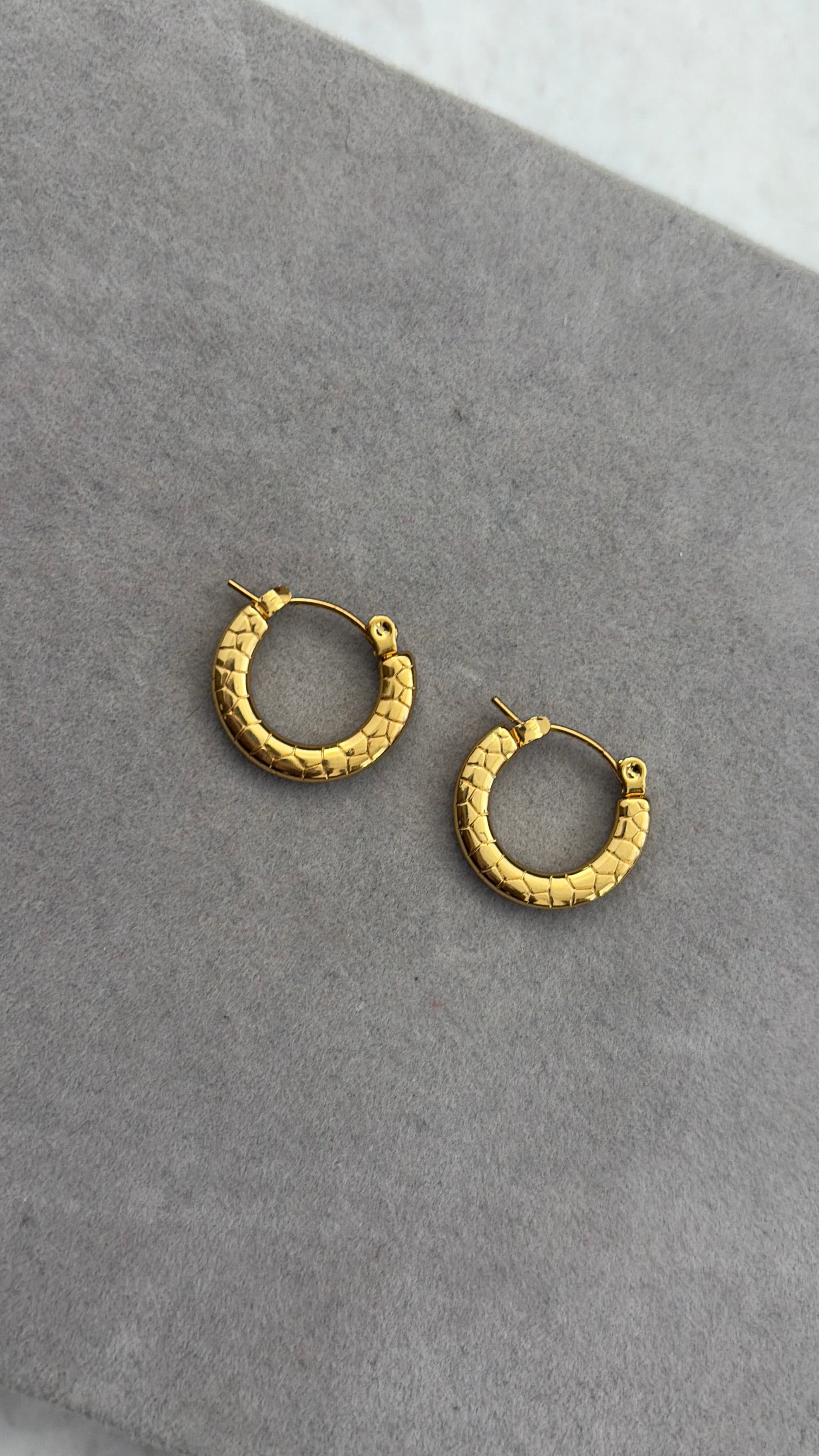 Ema hoops