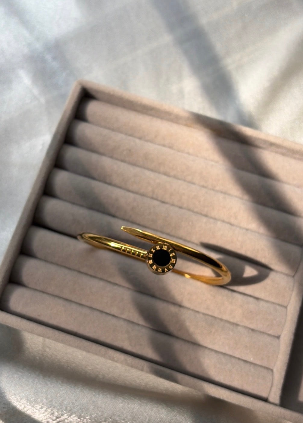 valor nail bracelet