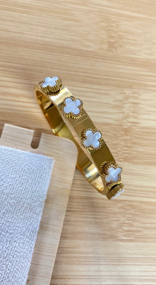 Clover baby size bracelet