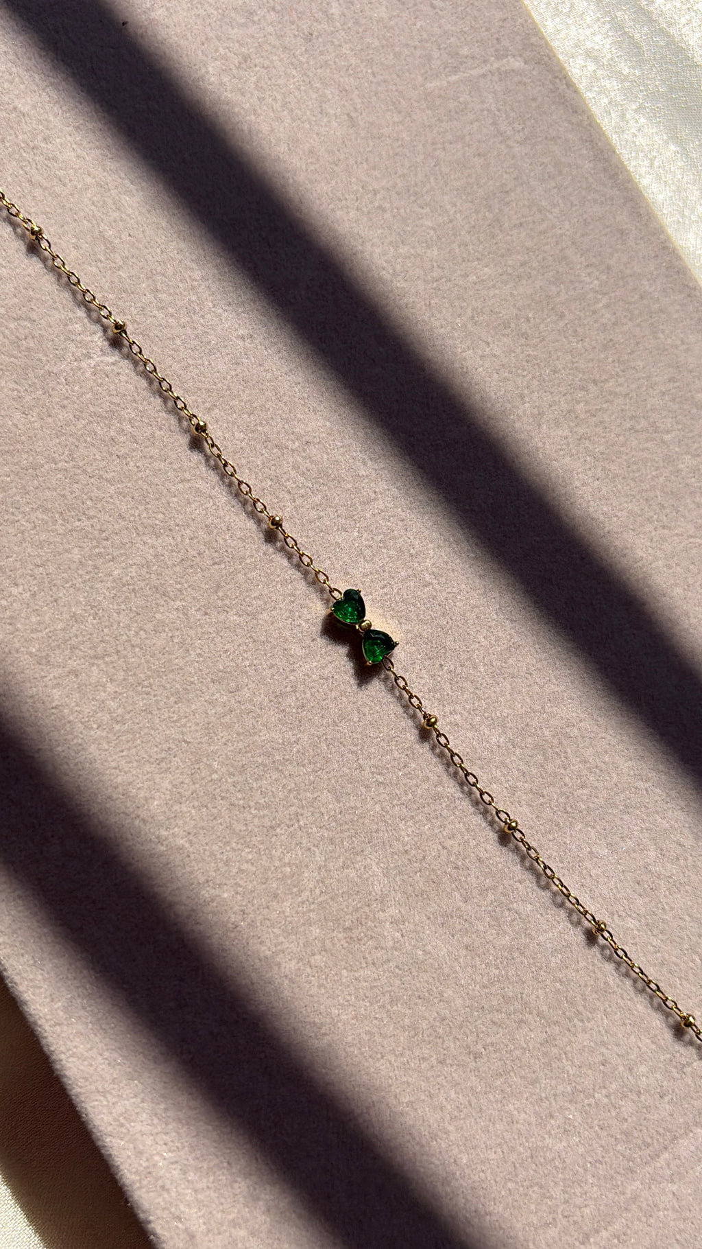 Bow emerald bracelet
