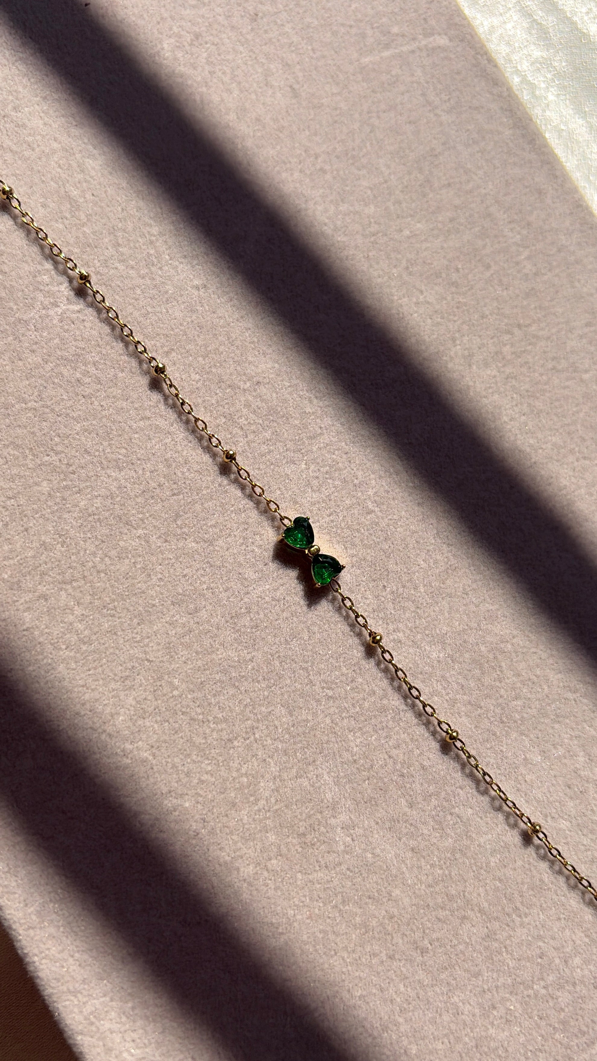 Bow emerald bracelet