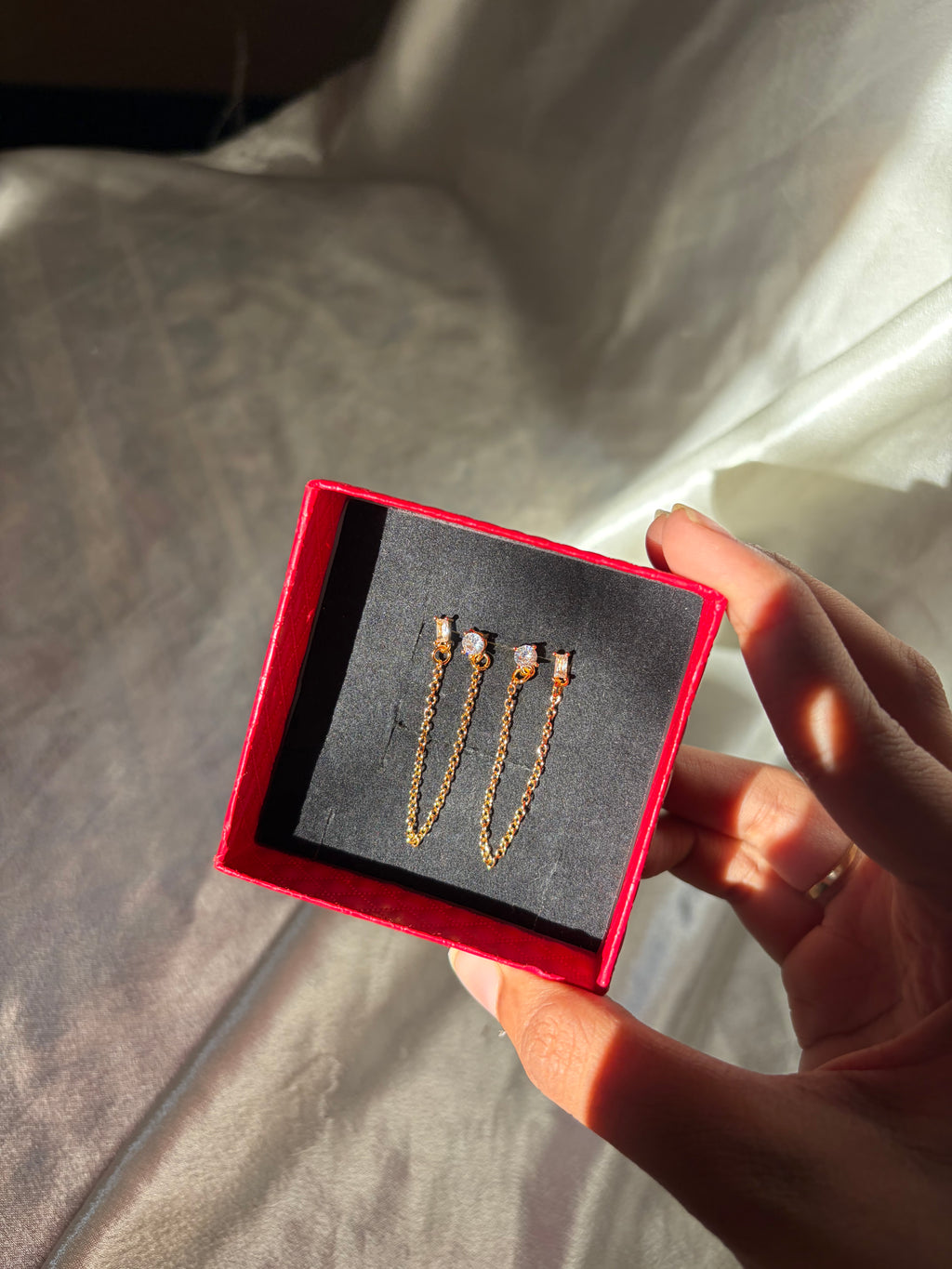 Solitaire chain piercing earrings
