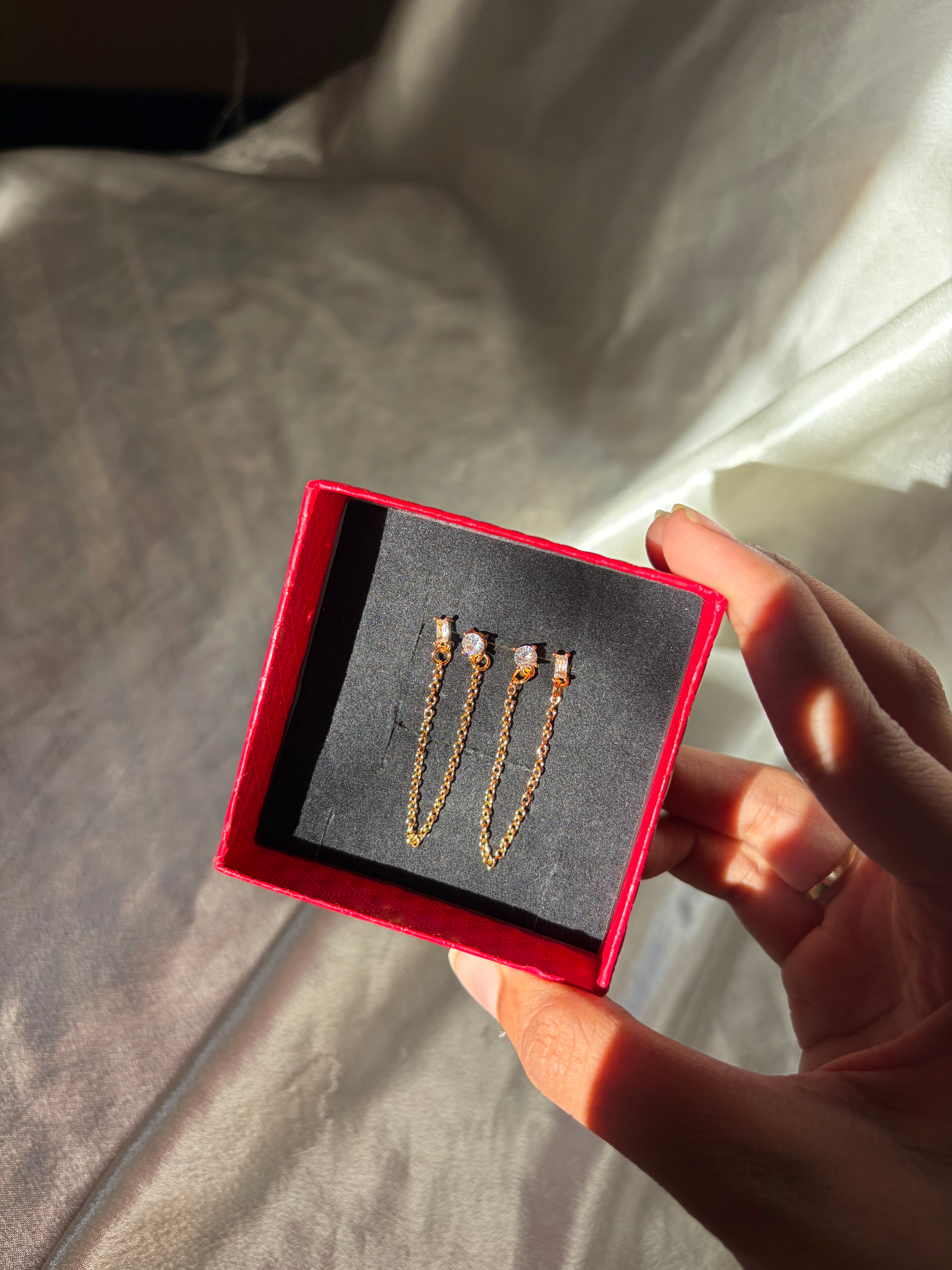 Solitaire chain piercing earrings