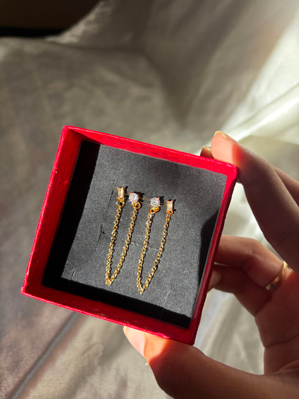 Solitaire chain piercing earrings