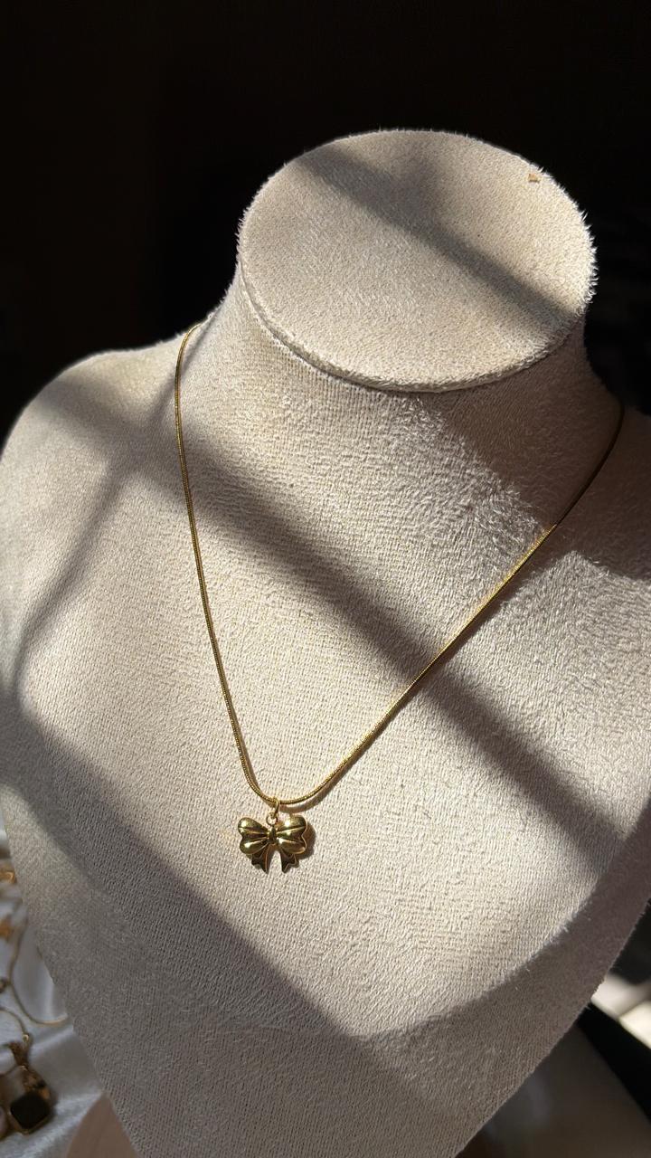 Bow Necklace